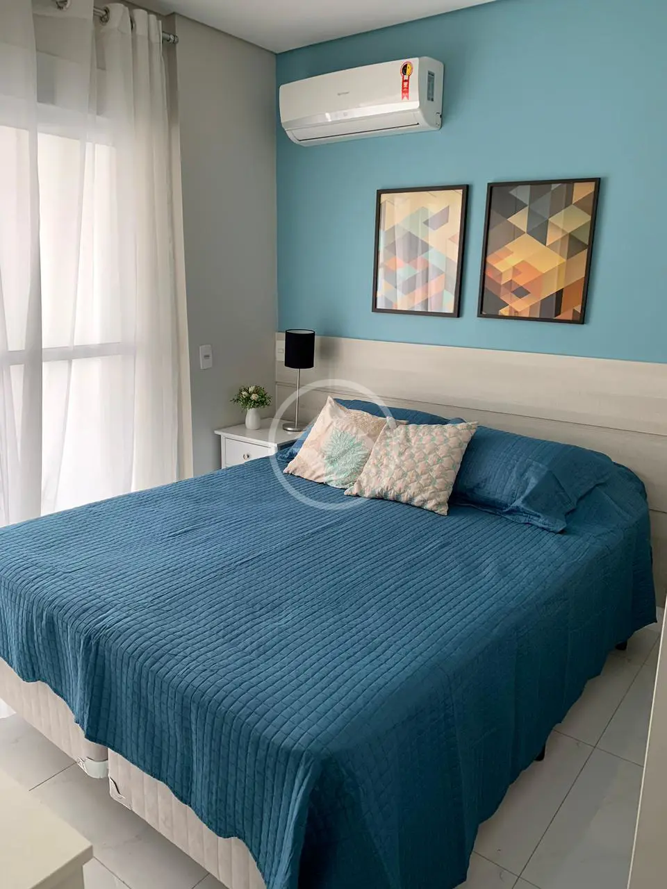 Vendo apartamento 54m2, no coração financeiro de SP, 1 dorm, 1 suíte, com 1 vaga de garagem. Infraestrutura completa.