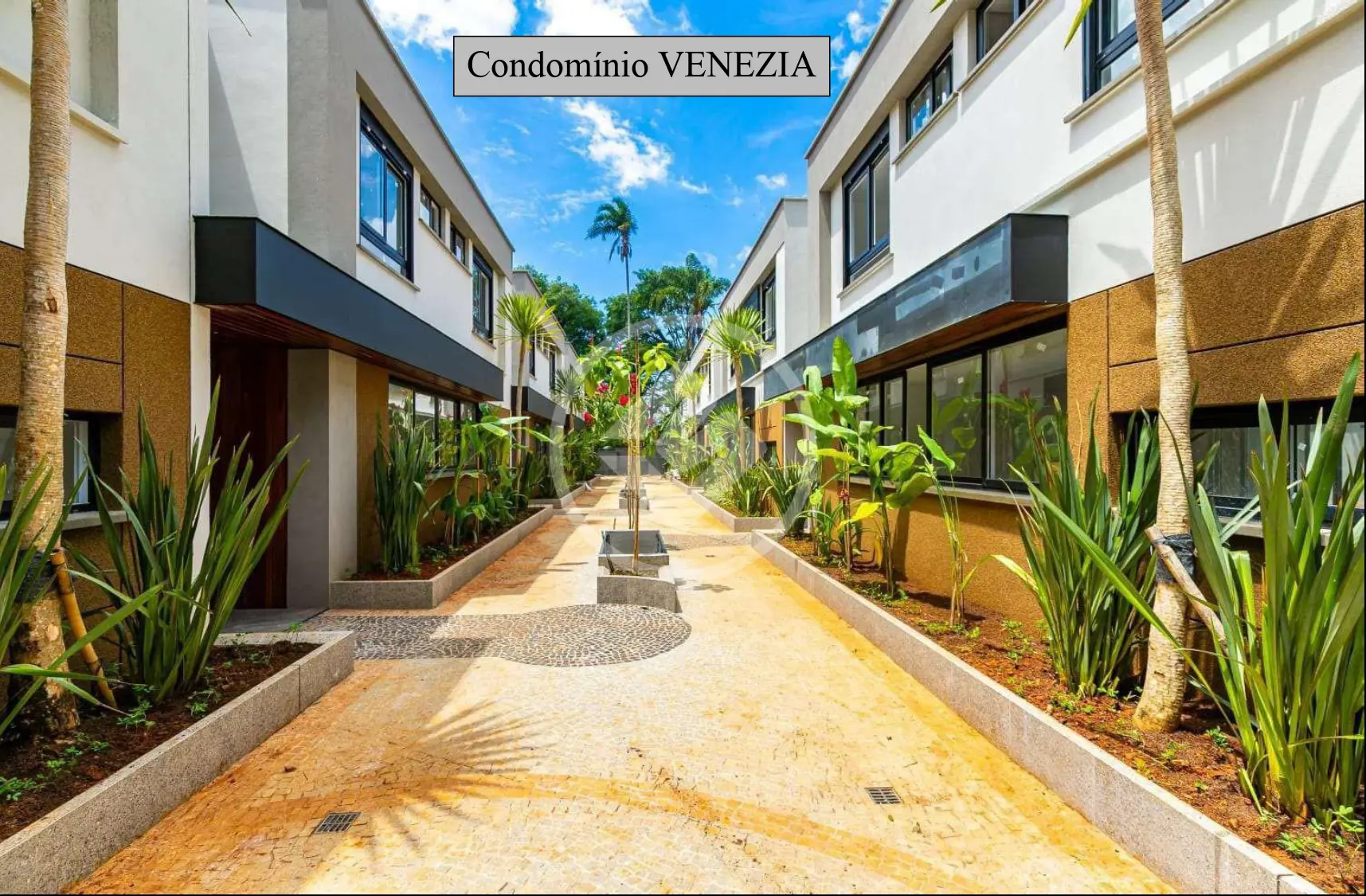 Vendo belíssima casa de condomínio com 4 suítes
