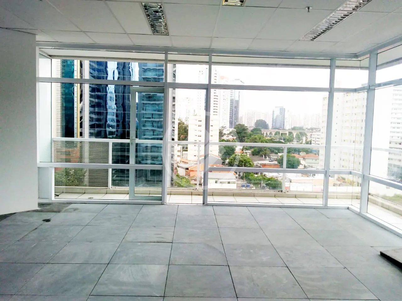 Edificio no CIDADE MONÇÕES, São Paulo — foto 4 de 5