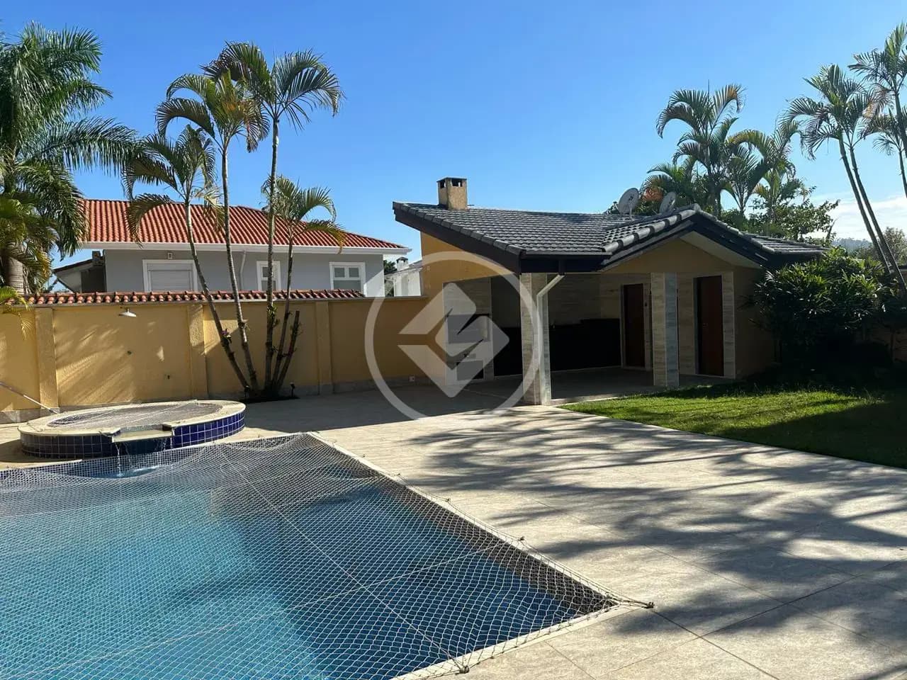 Linda casa em Condomínio fechado, 620 m2, 4 suites, 6 vagas, Alphaville.