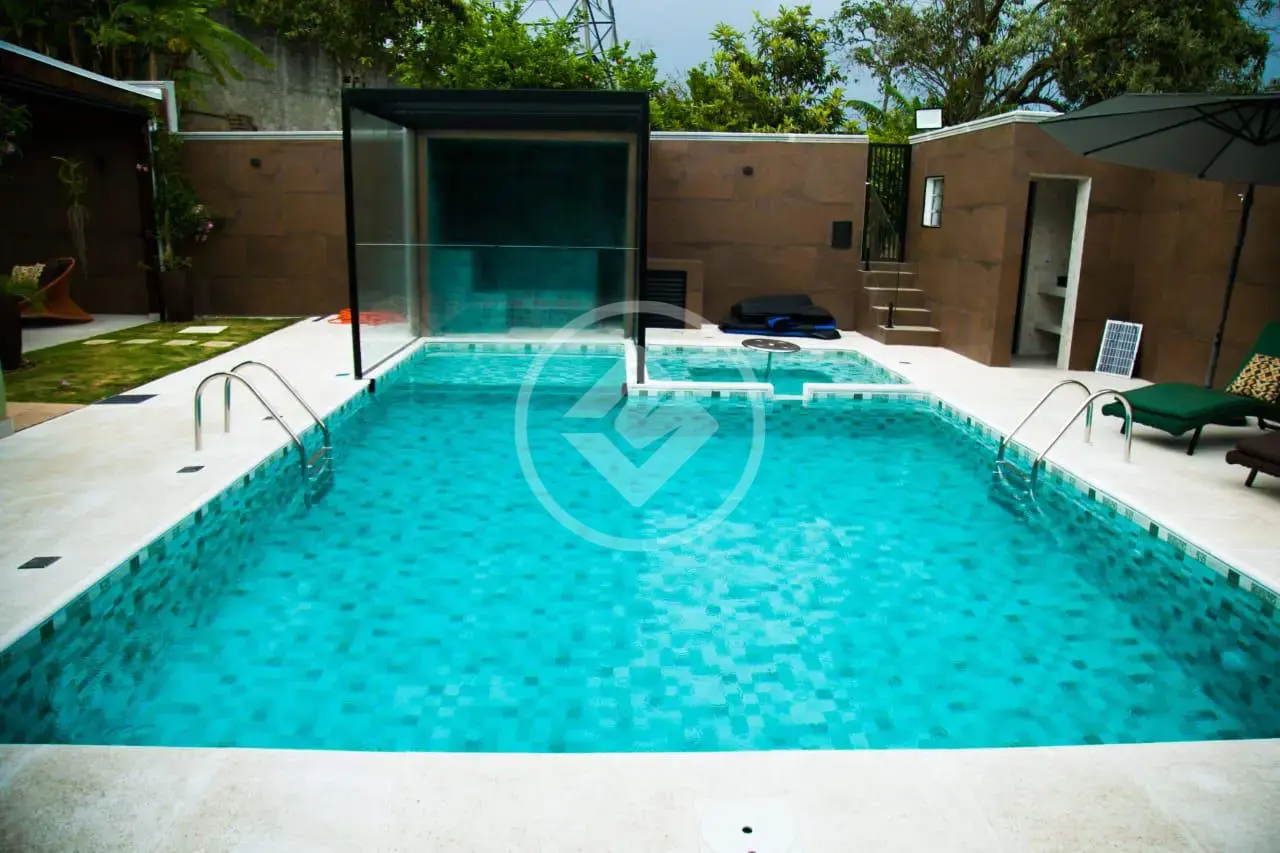 Vendo Luxuosa casa MOBILIADA em Jandira - Região da Granja Vianna - com 4 Suites - Infraestrutura Club na Casa