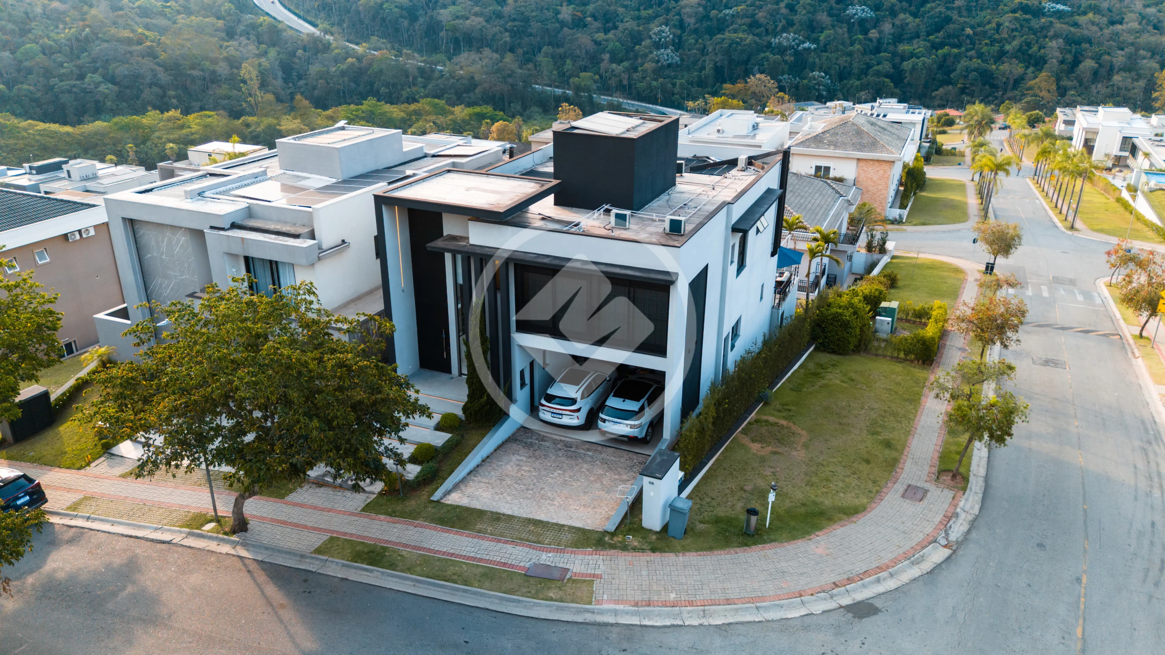 Casa à venda mobiliada, 442m, 4 suítes, 2 closets, 1 camarim, 4 vagas, Piscina, Lazer Completo -Alphaville
