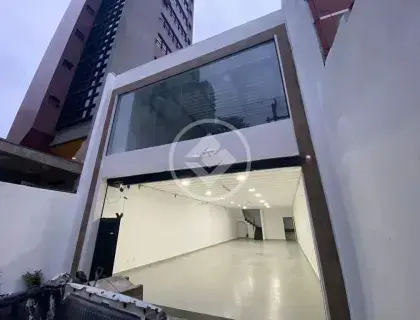 Casa Comercial de 200m² para locação em Moema.