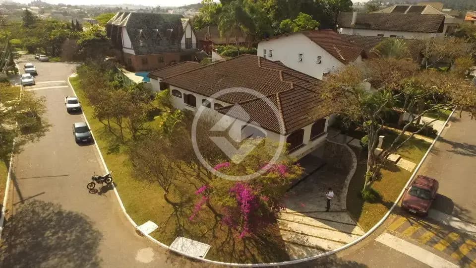 Casa para Locação, de esquina com 400mts2, 4 dorms, 4 suítes, 3 vagas, Alphaville