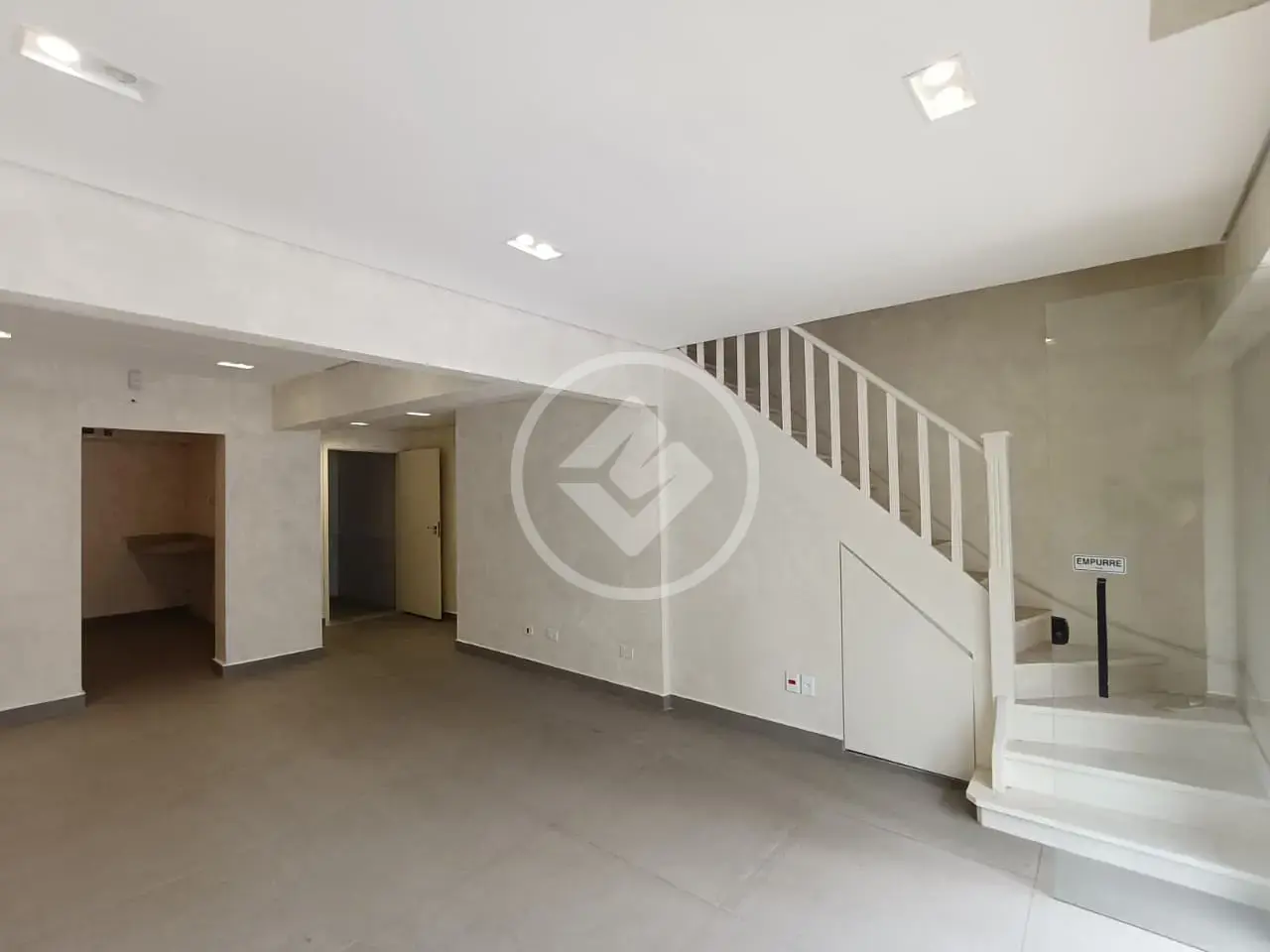 Loja Totalmente Reformada para Alugar no Campo Belo, 100m², 2 Vagas de Garagem