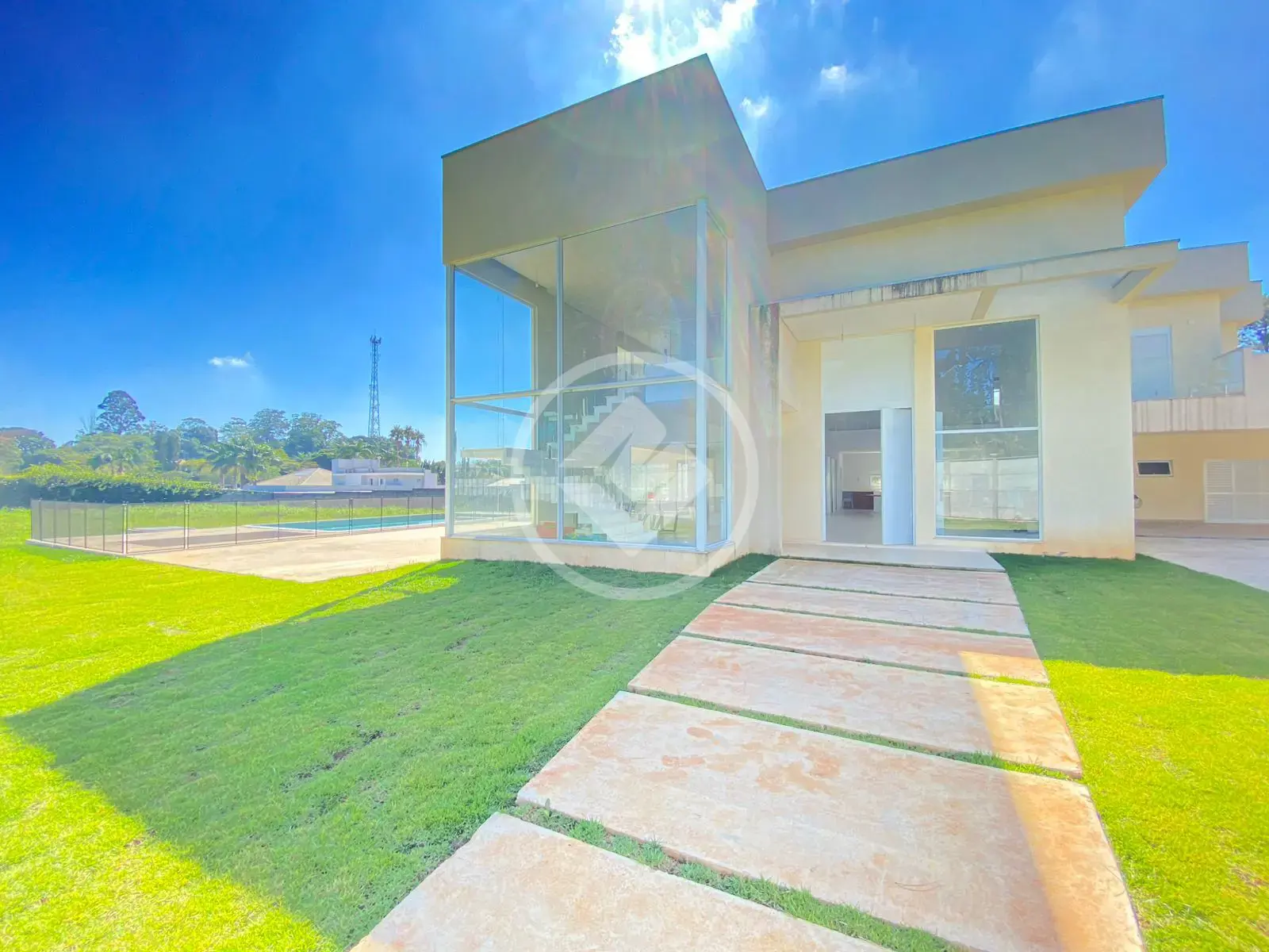 Casa MODERNA 5 SUITES em Condomínio Fechado - Vargem Grande Paulista - com area gourmet integrada com PISCINA