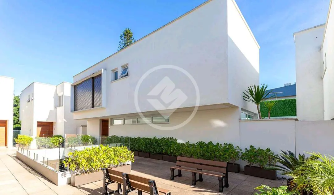 VENDO CASA DE CONDOMÍNIO 365M² - 4 SUÍTES