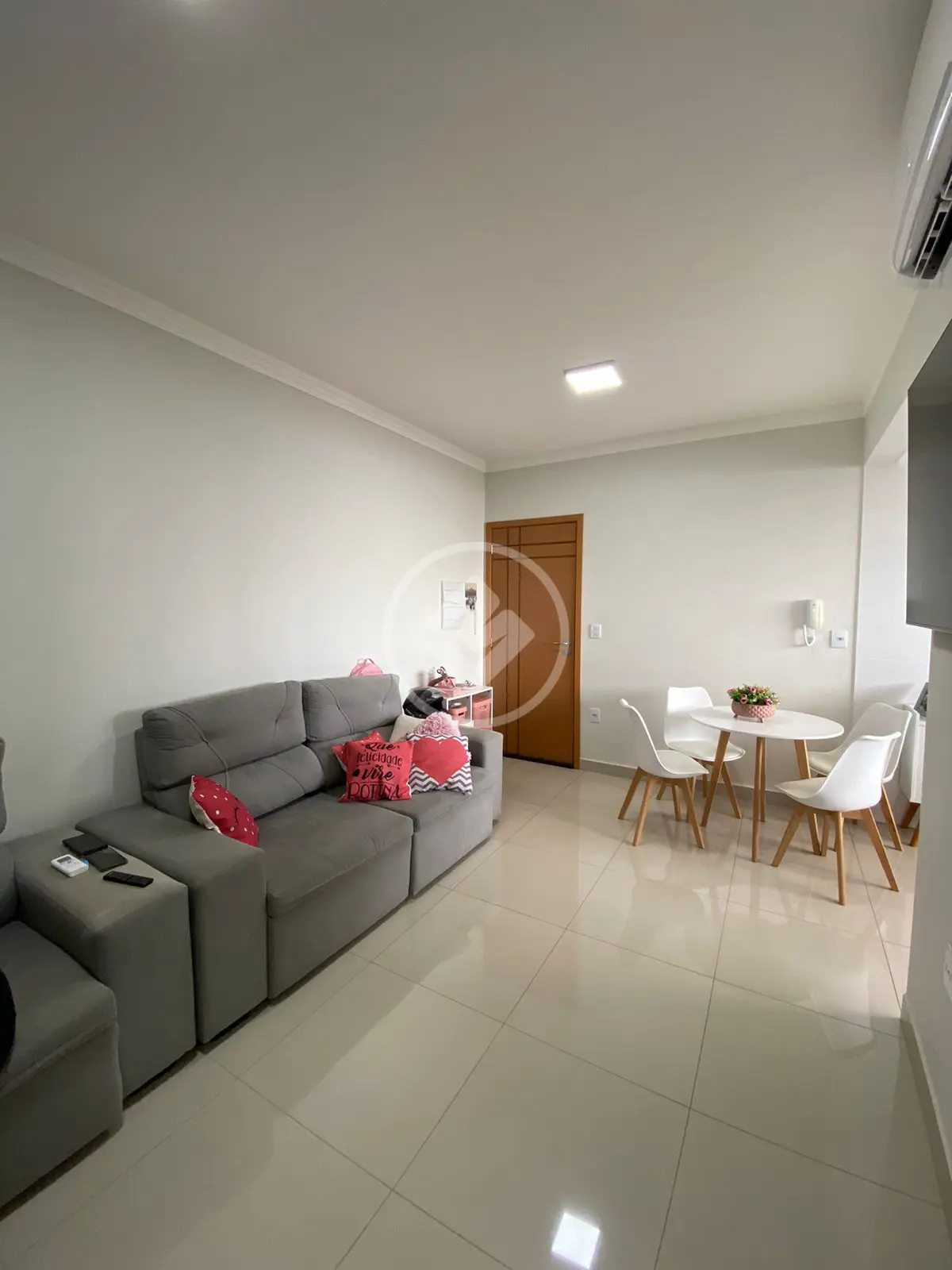 Apartamento à Venda com 2 Quartos, sendo 1 Suíte - 60 m² - Segismundo Pereira - Uberlândia/MG