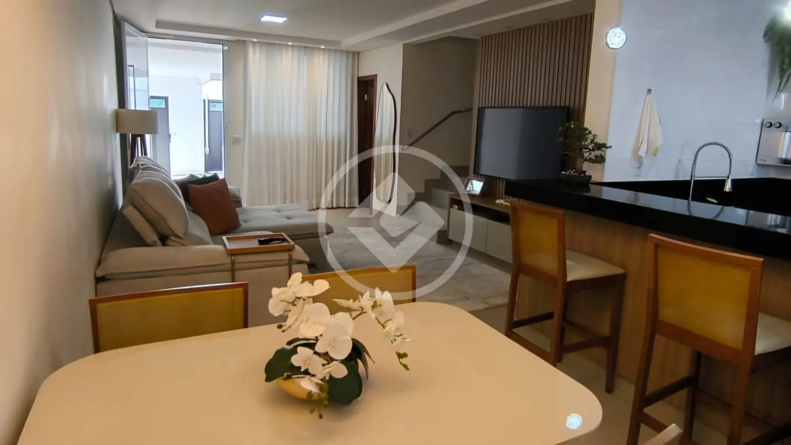 Sobrado à Venda com 3 Quartos, sendo 1 Suíte – 154 m² - Grand Ville - Uberlândia/MG