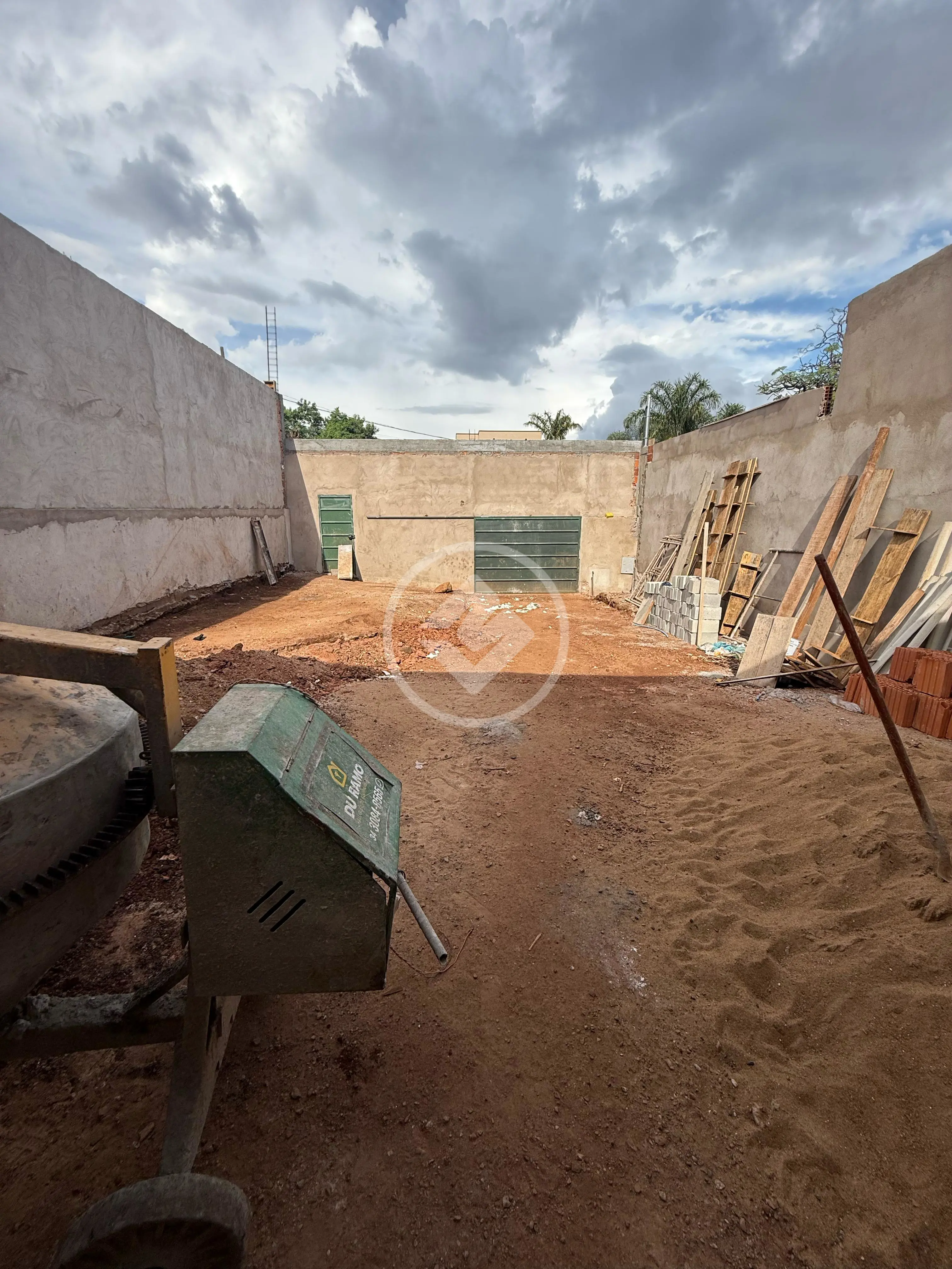 Casa à Venda com 3 Quartos, sendo 1 Suíte - 100m² - Vigilato Pereira - Uberlândia/MG