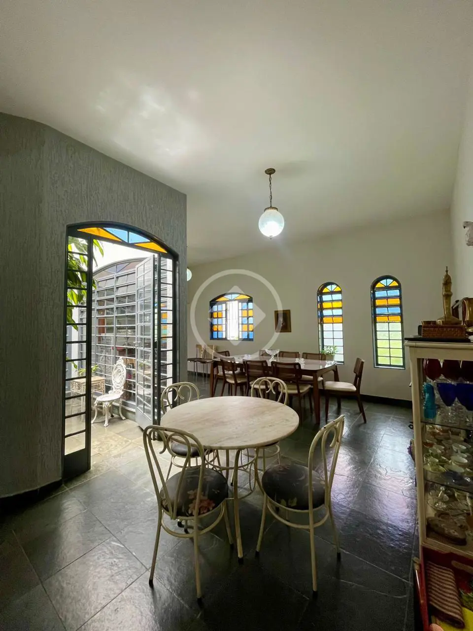 Sobrado à Venda com 5 Quartos, sendo 1 Suíte -377m² - Lídice - Uberlândia/MG