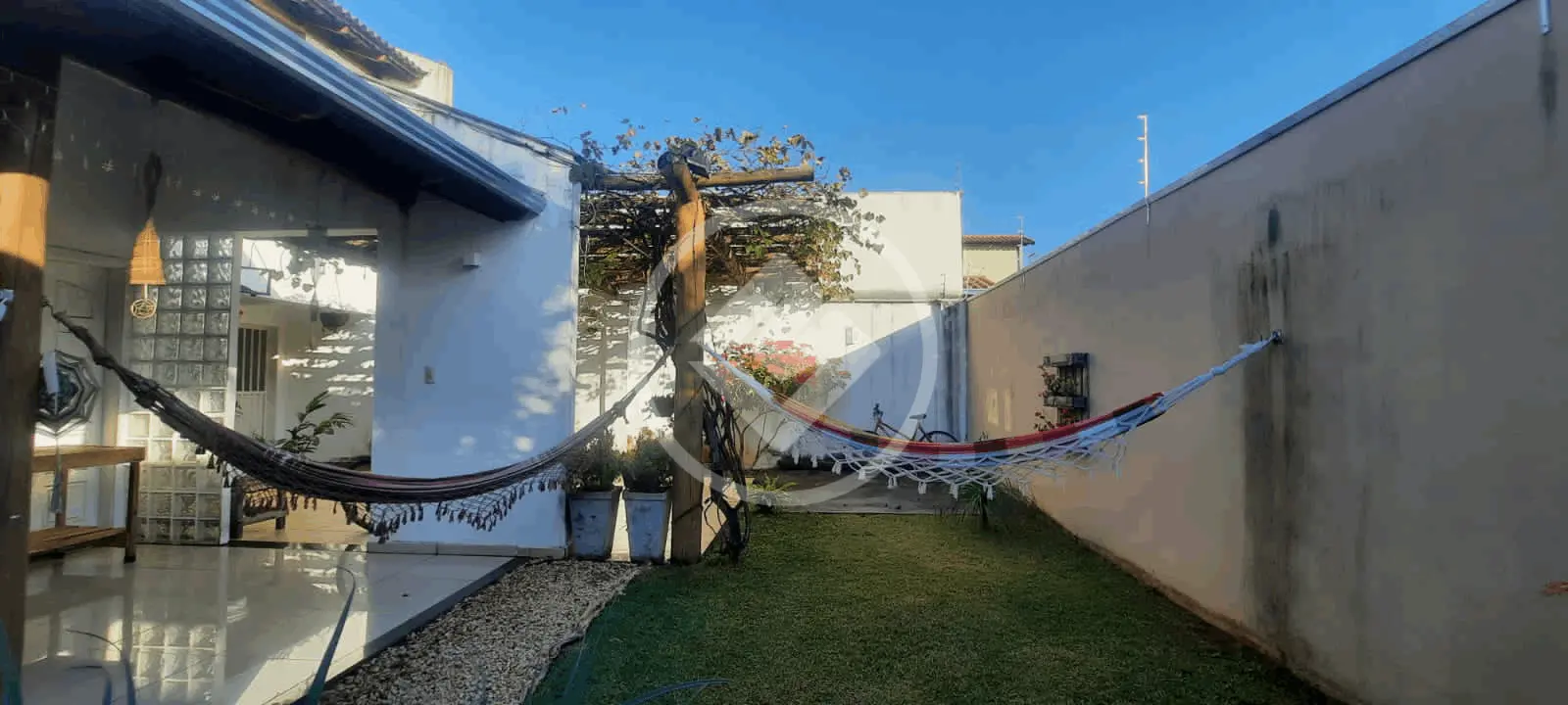Sobrado 3 quartos no JARDIM HOLANDA, Uberlândia — foto 2 de 6