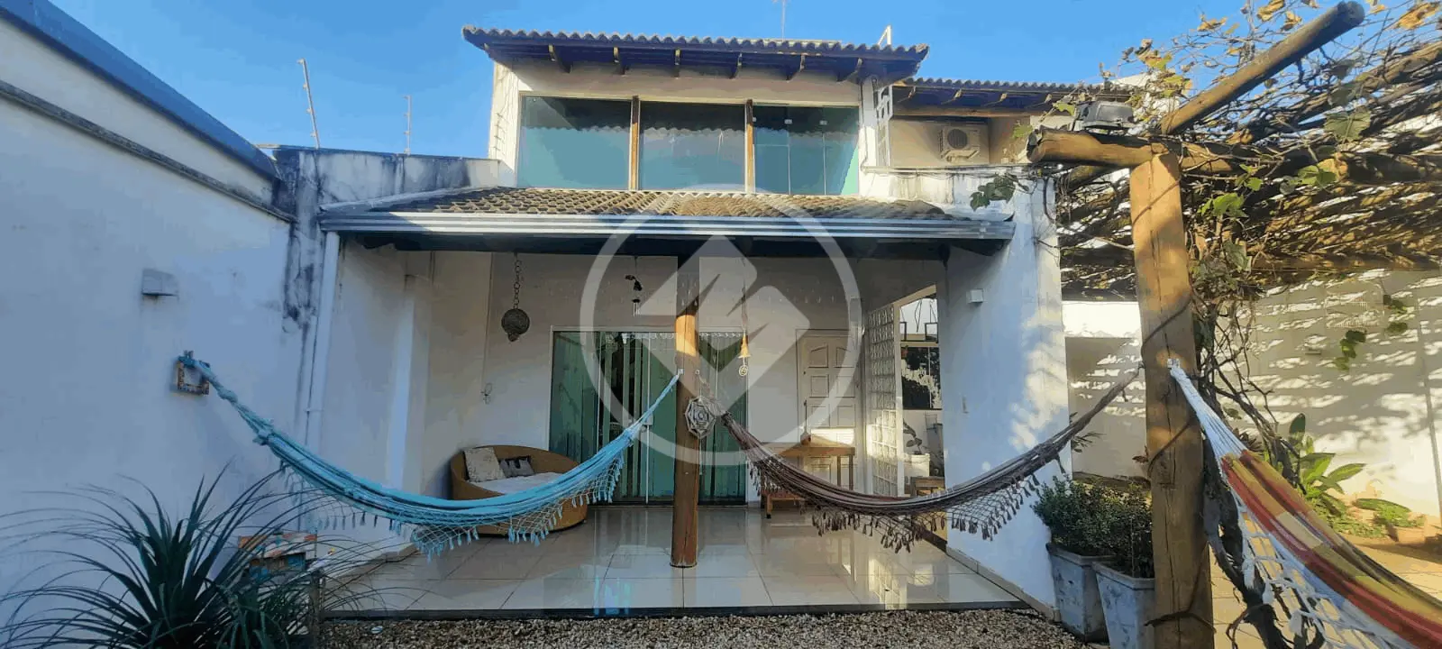Sobrado à venda com 3 quartos sendo 1 suíte com Closet e Sacada – 170 m²- Jardim Holanda - Uberlândia/MG