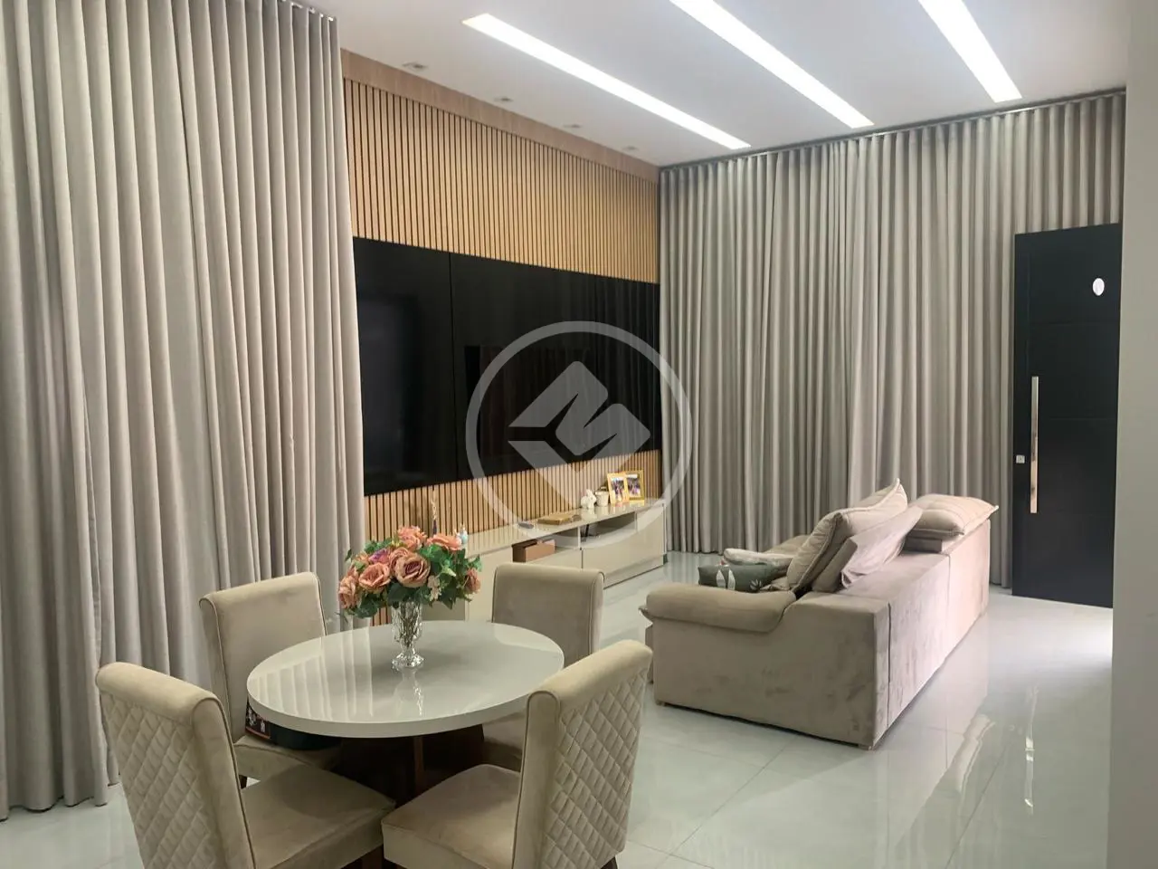 Casa à Venda com 3 Quartos, sendo 1 Suíte - 170m² - Novo Mundo - Uberlândia/MG