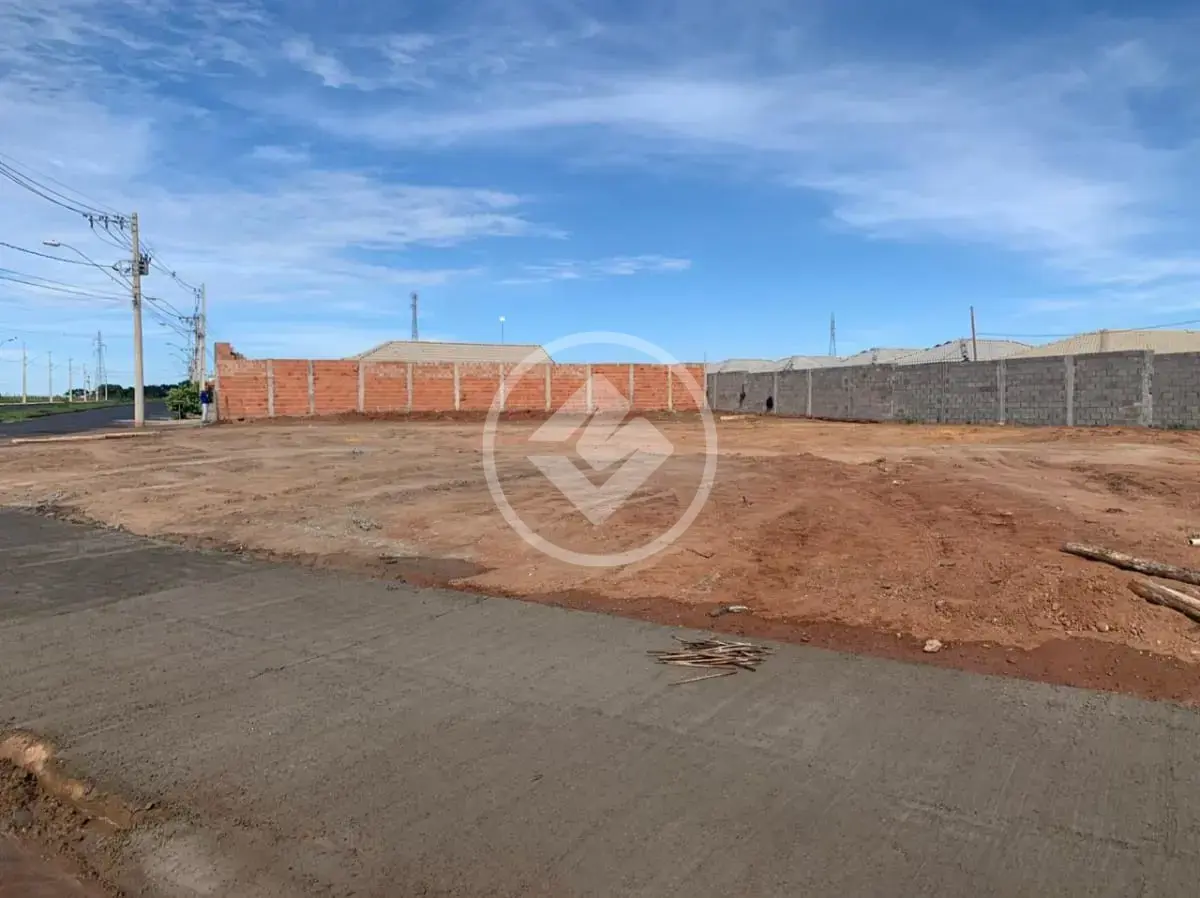 Terreno Comercial à Venda - 1500m² - Residencial Pequis - Uberlândia/MG