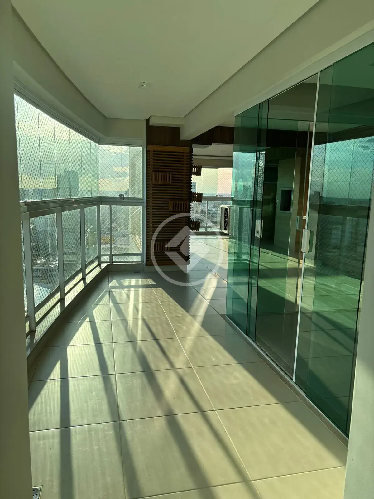 Apartamento à Venda com 4 Quartos, sendo 4 Suítes - 220m² - Centro - Uberlândia/MG