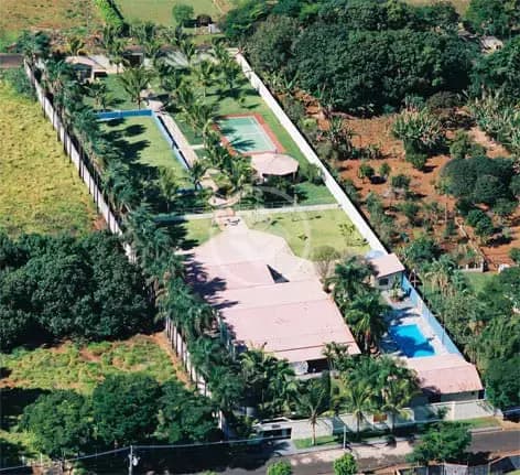 Casa à Venda com 3 Quartos, sendo 1 Suíte - 620m² - Mansões Aeroporto - Uberlândia/MG