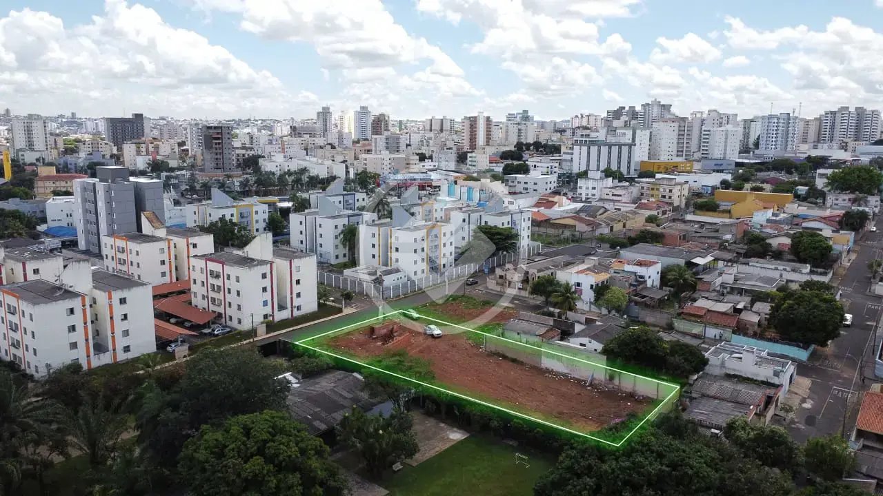 Terreno à Venda - 1700m² - Saraiva - Uberlândia/MG