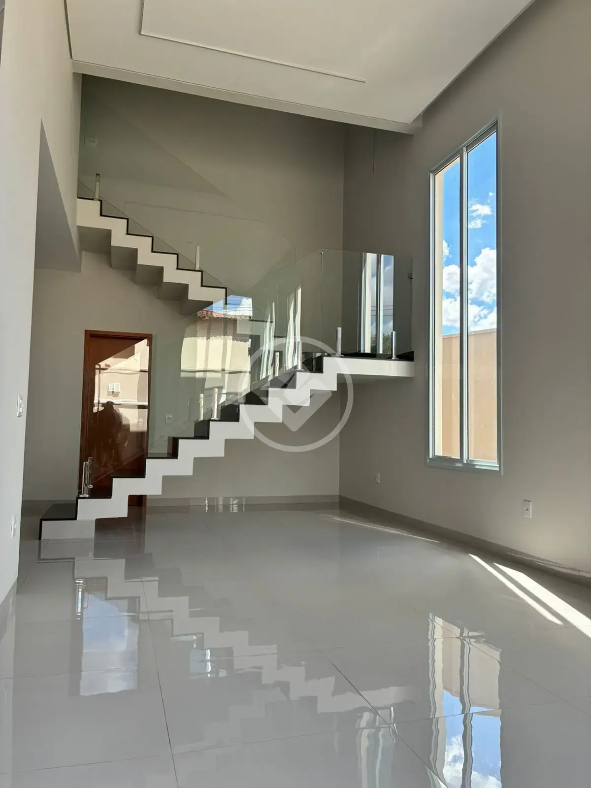 Sobrado à Venda com 3 Suítes – 193m² de área construída - Morada da Colina - Uberlândia/MG