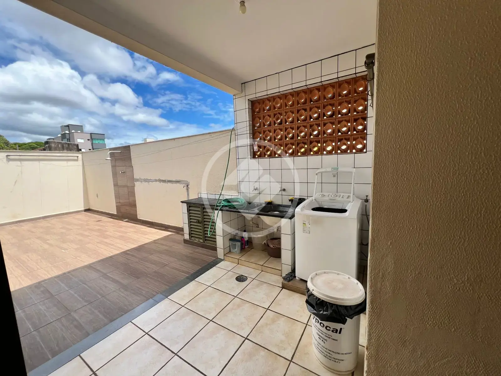 Sobrado 4 quartos no Santa Mônica, Uberlândia — foto 3 de 6