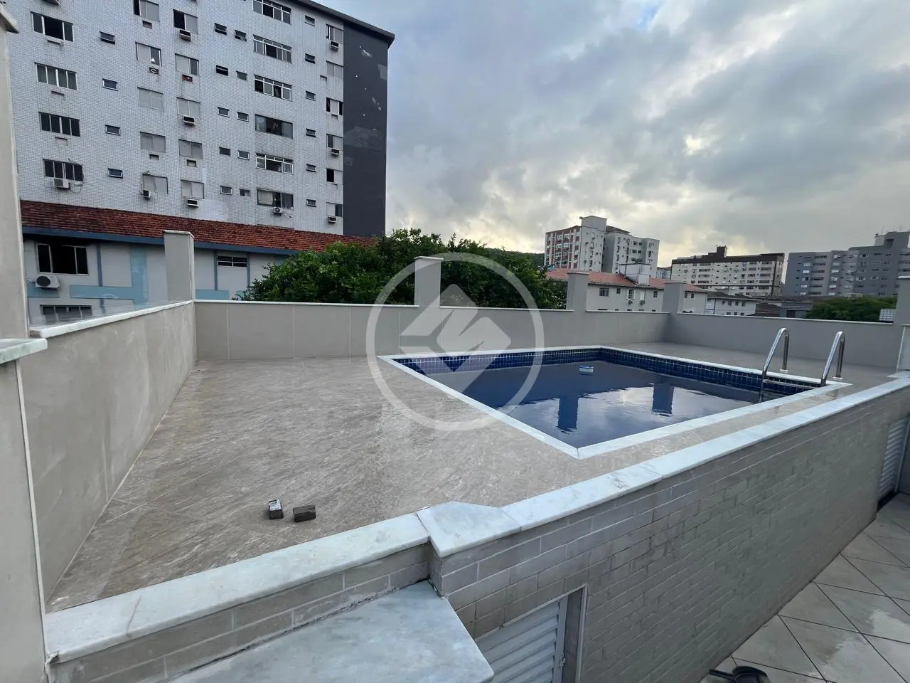 Casa triplex no Bairro Campo Grande em Santos.