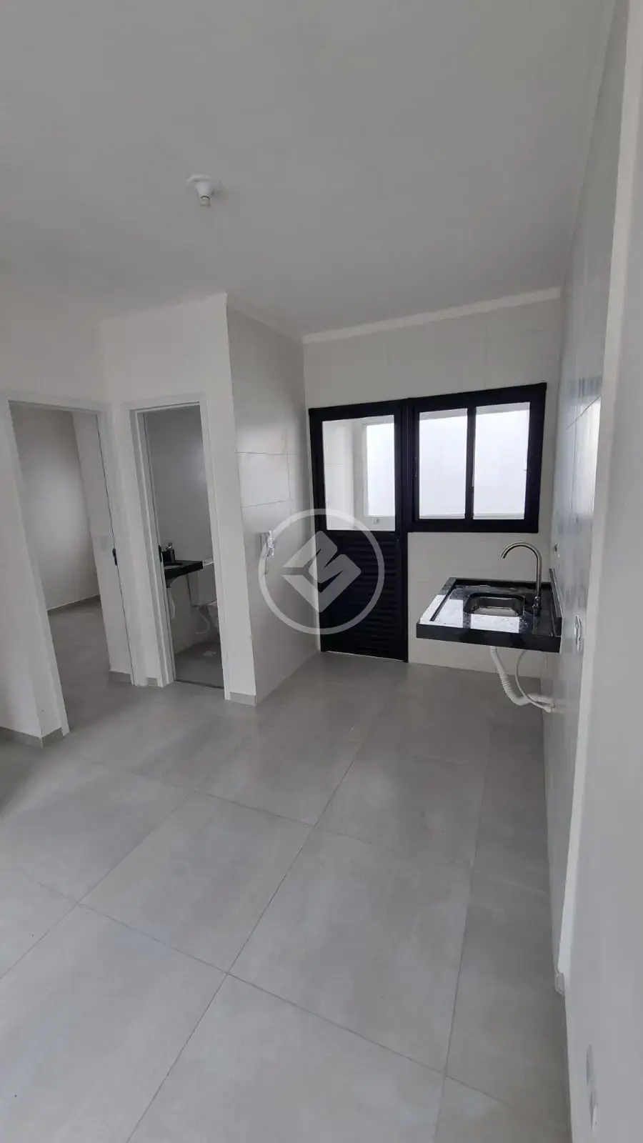 Sobreposta 2 quartos - Vila Voturuá -São Vicente