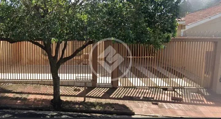 Excelente e ampla casa no Jardim Bordon próximo ao Estádio Teixeirão