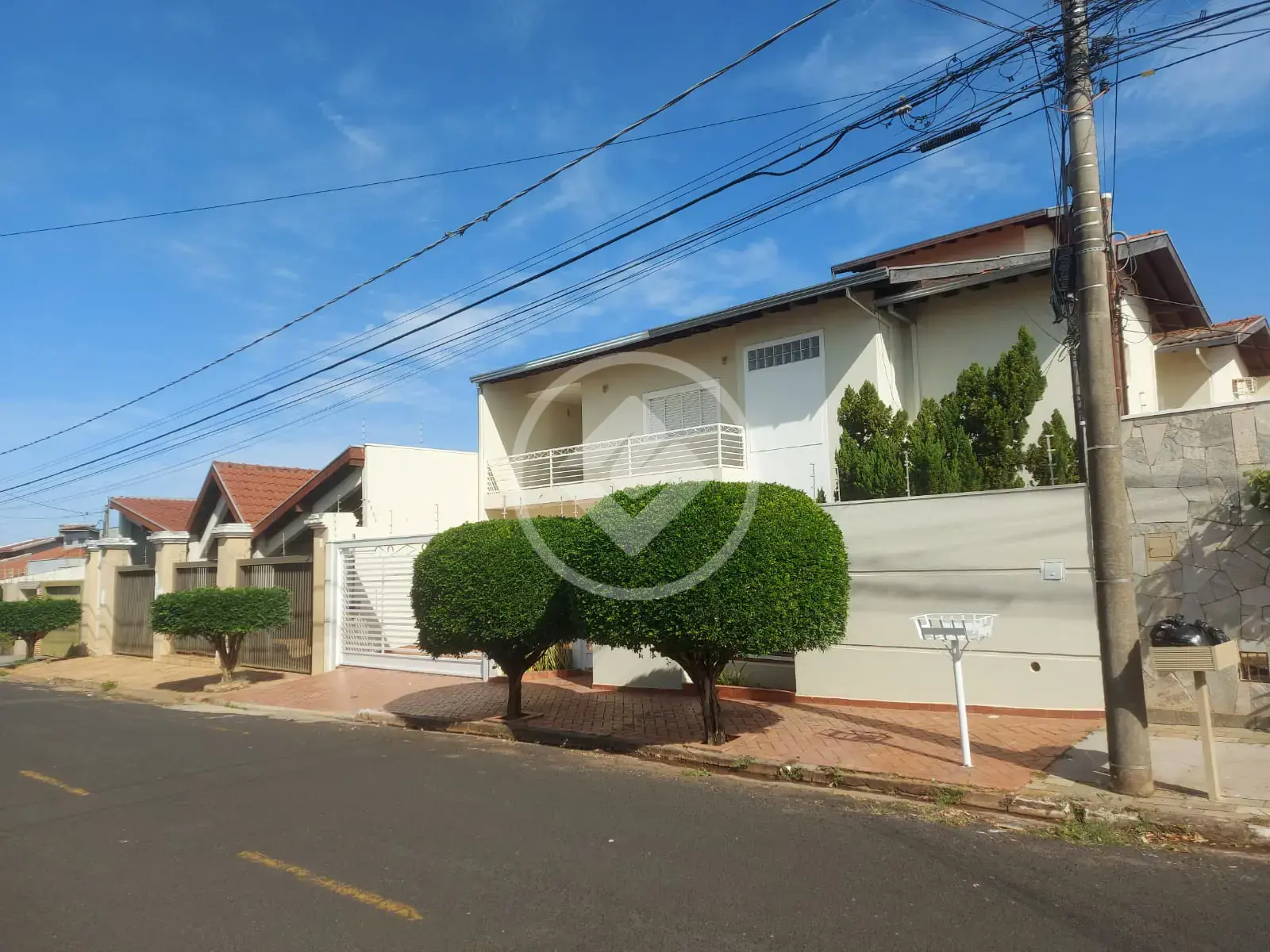 CASA IMPONENETE A VENDA NO TARRAF II