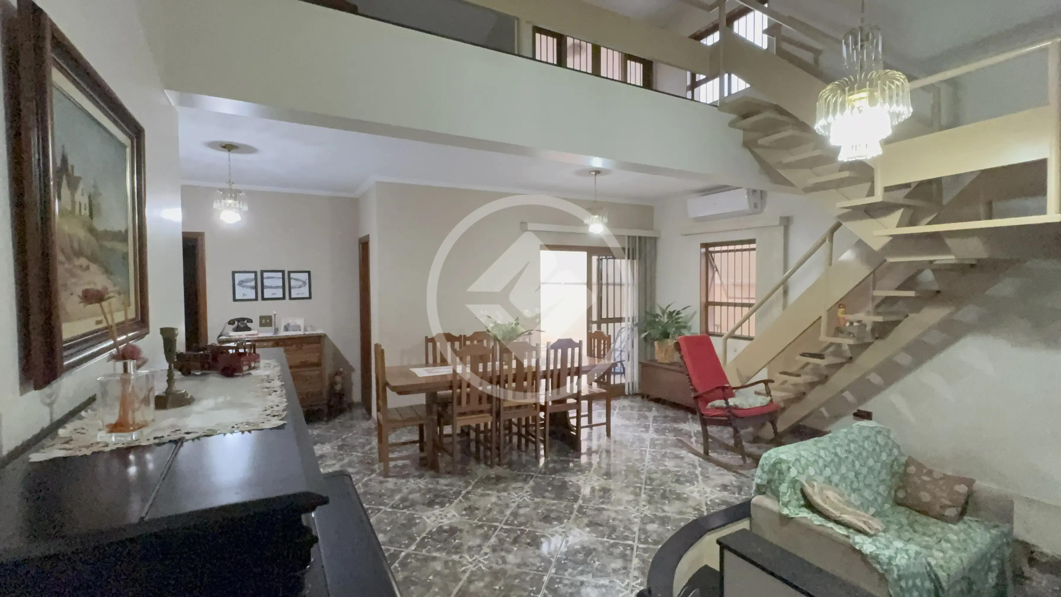 Linda casa com 3 suítes e edícula