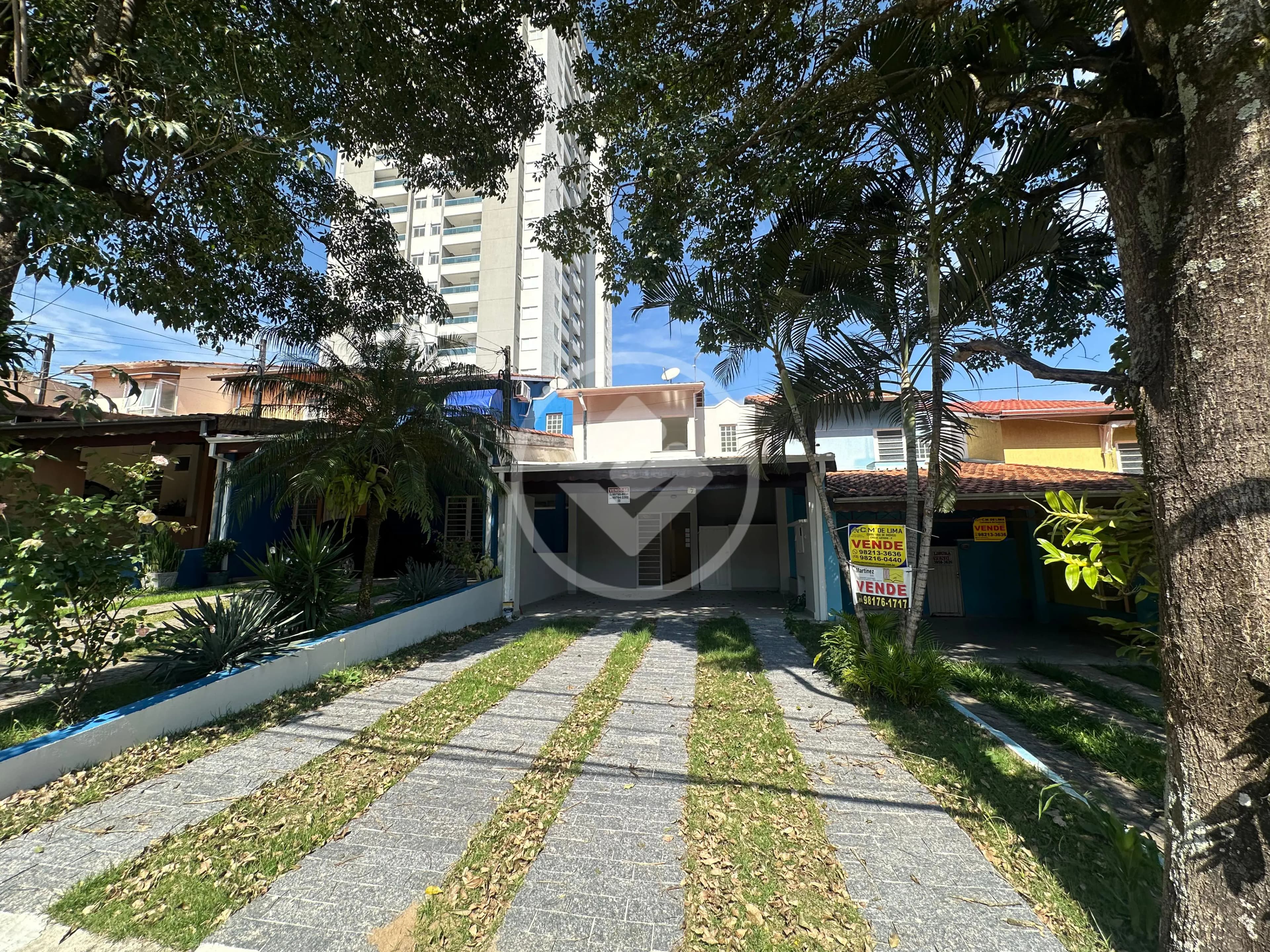 Sobrado com 4 dormitórios em condomínio no bairro Jardim Califórnia, Jacareí - SP