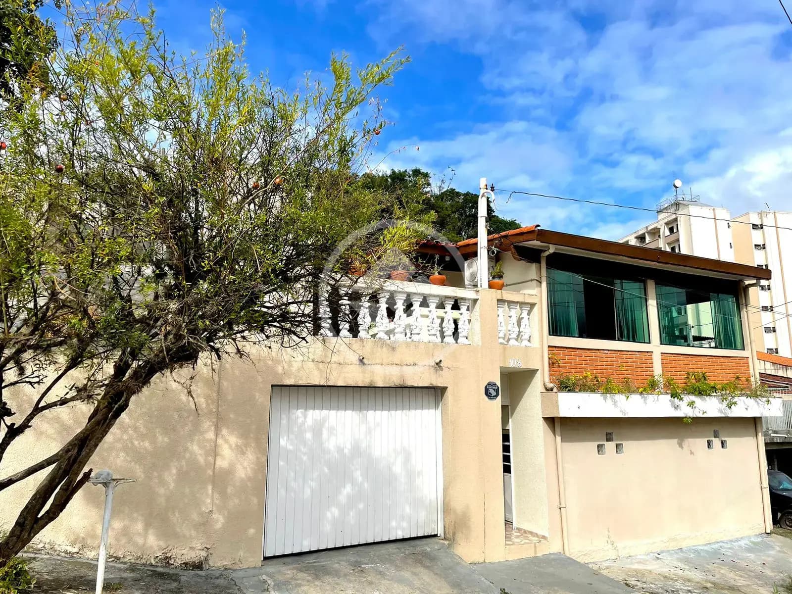 ÓTIMA CASA TÉRREA, 3 DORMITÓRIOS, 1 SUITE, 1 BANHEIRO, CENTRO JACAREÍ -SP