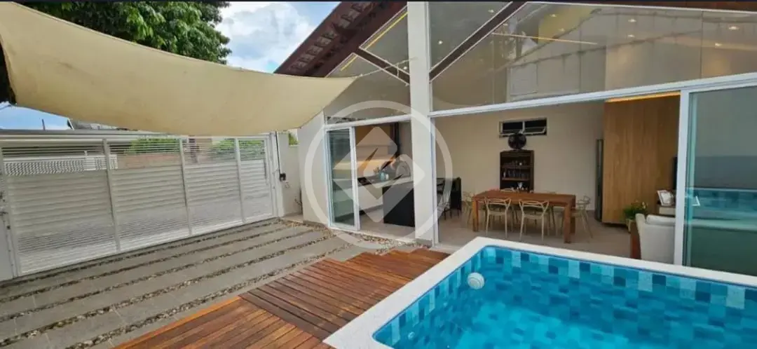 Casa térrea com piscina 3 suítes no condomínio Vila Branca 1 à venda