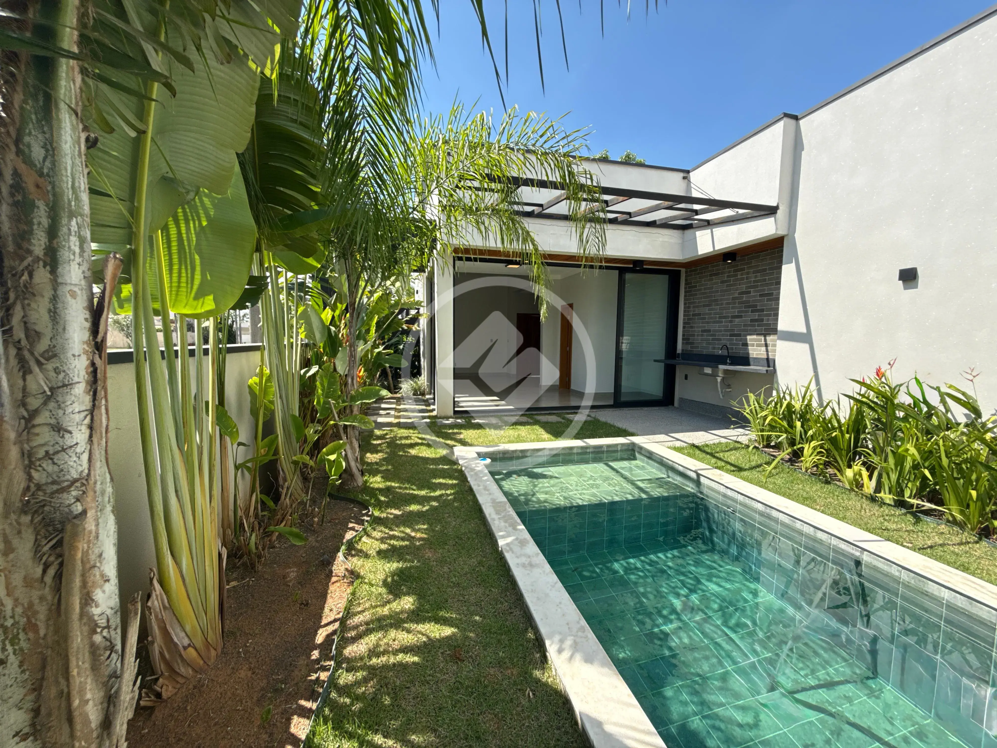 Casa Térrea, com 3 suítes, piscina, disponível para venda, condominio Terras do Vale, Caçapava - SP