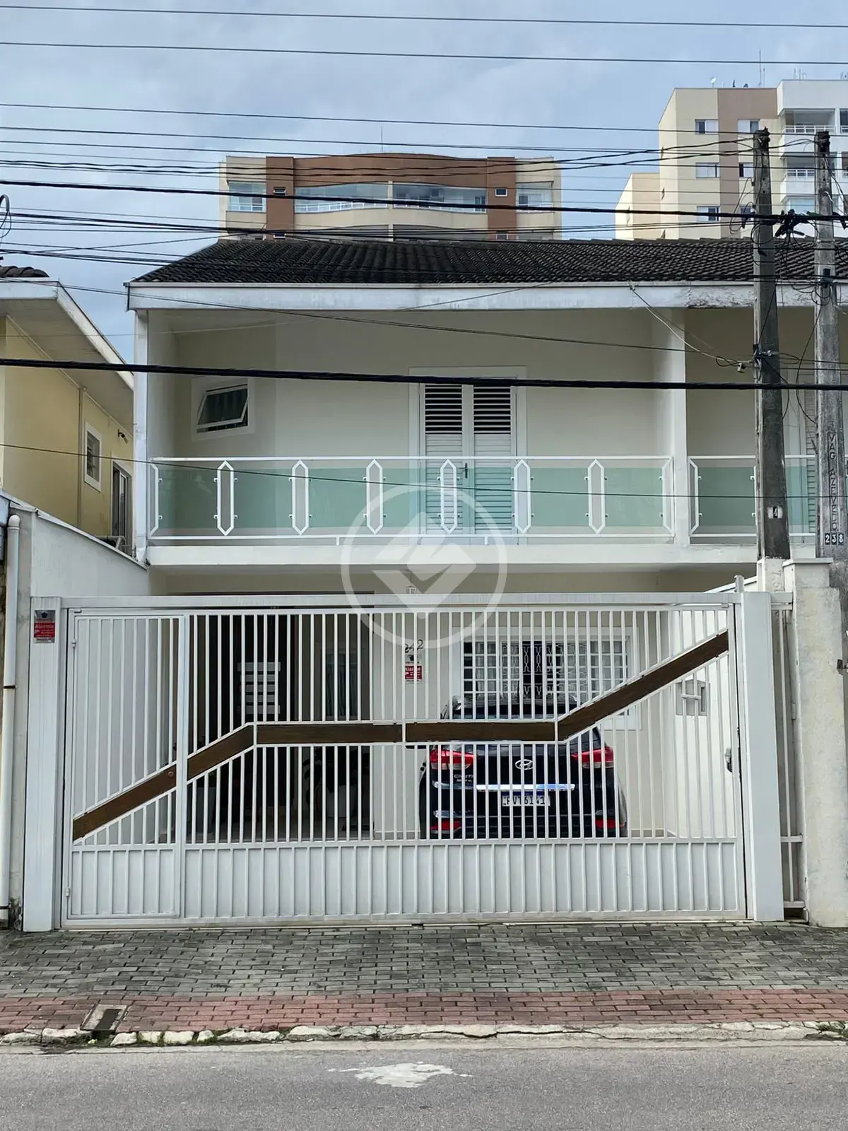 Casa Sobrado A Venda Jardim América em Sao Jose dos Campos - 03 dormitórios 1 suíte - R$ 750.000,00 - Estuda Permuta