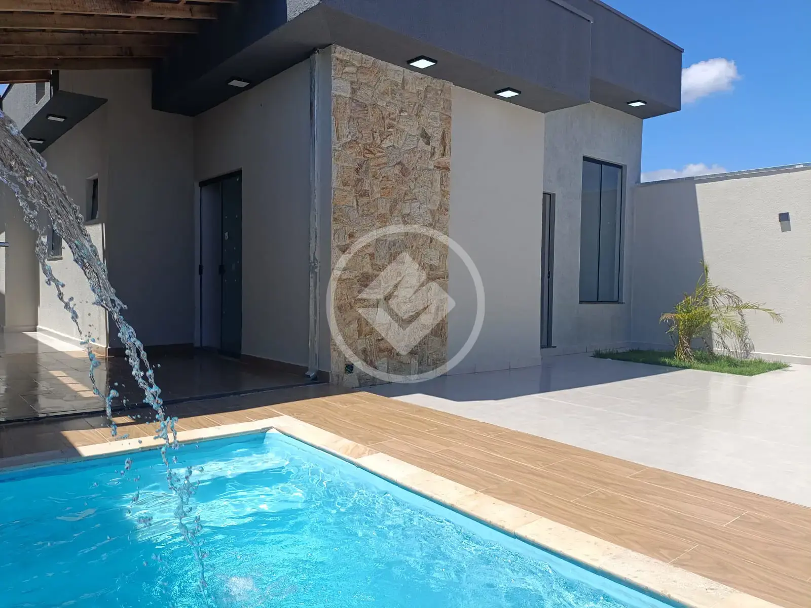 Casa A Venda 198m² 3 Dormitórios com Piscina no Flamboyant em Pindamonhangaba R$ 495.000,00