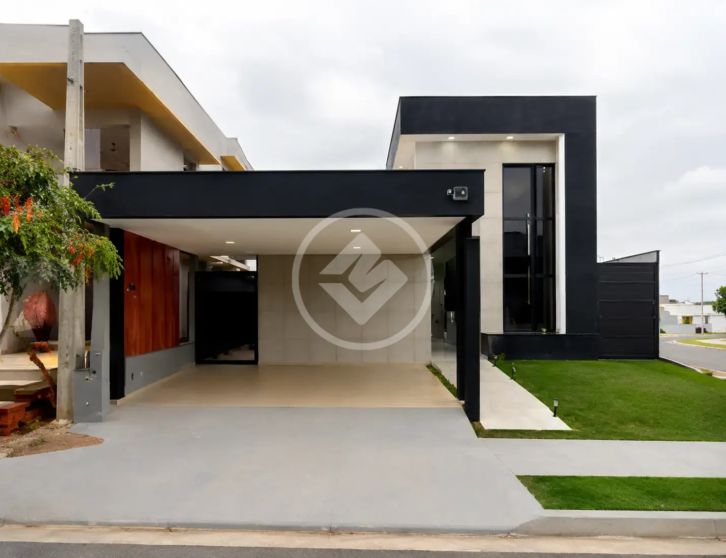 Casa A Venda de Alto Padrão no Condomínio Vereda dos Campos em São José dos Campos, 3 dormitórios, sendo 1 suíte, por R$1.100.000,00