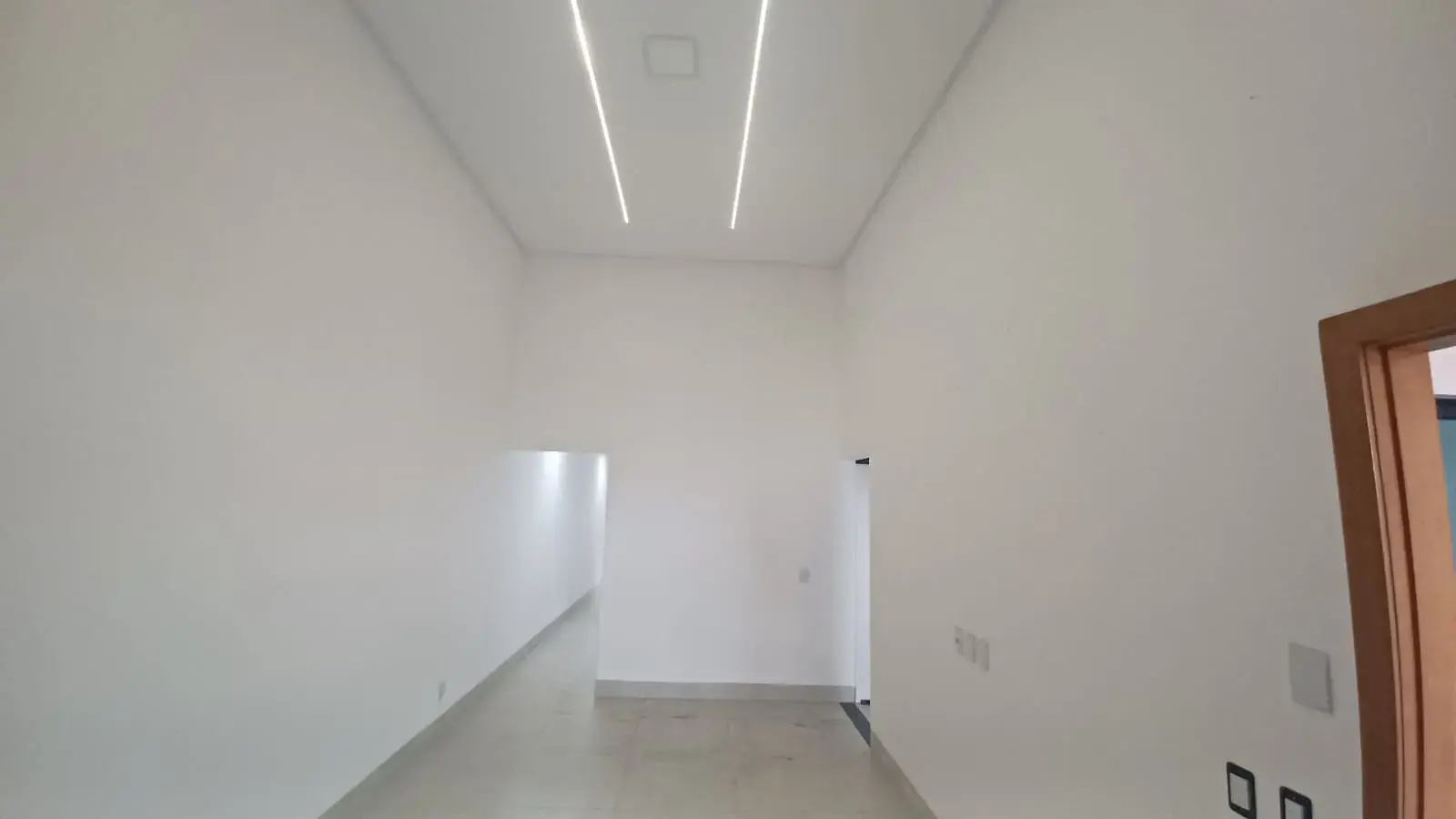 Casa 3 quartos no Sítios Santa Luzia, Aparecida de Goiânia — foto 3 de 6