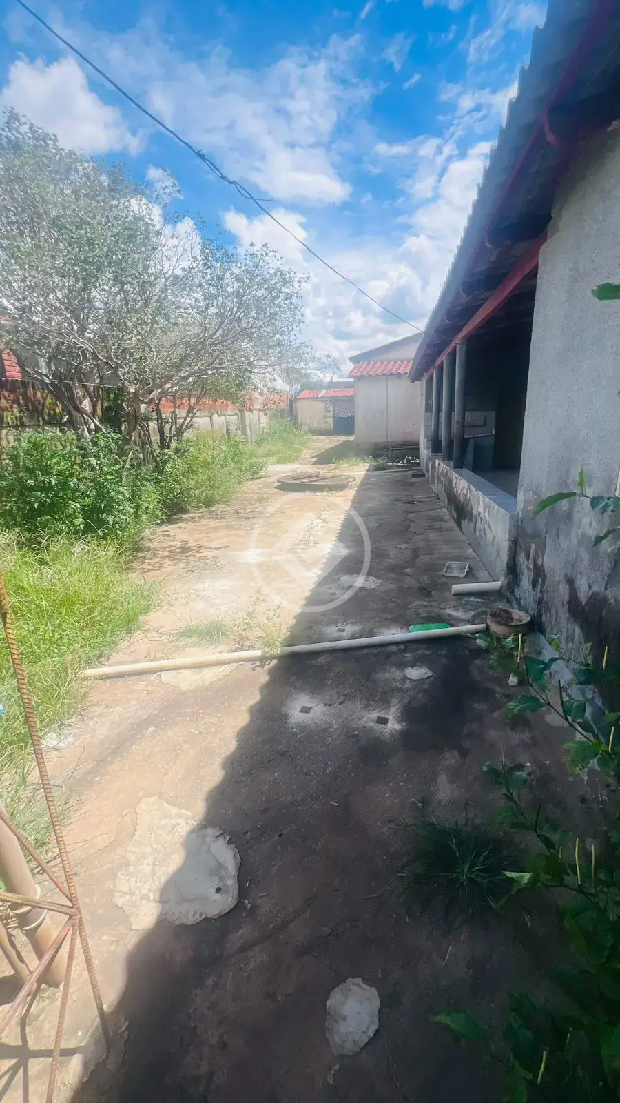 2 Casas à venda no mesmo terreno no bairro Jardim Botânico, em Goiânia, perfeitas para locação