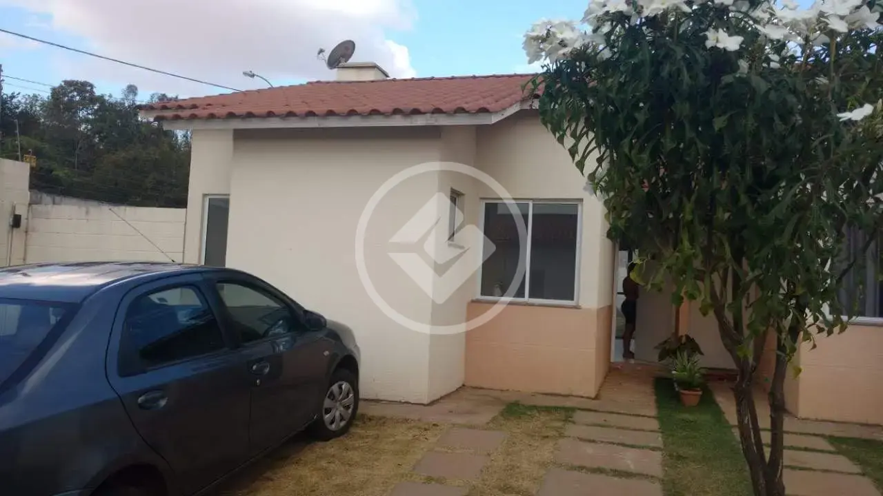 CASA EM CONDOMINIO FECHADO