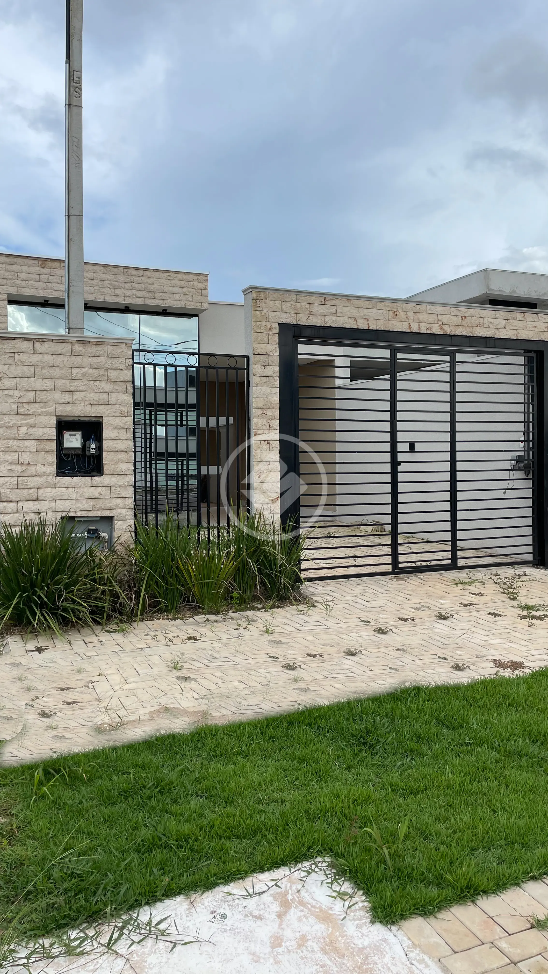 Casa com 3 quartos, sendo 01 suíte à Venda no Residencial Paris Em Sinop-MT - R$ 750.000,00