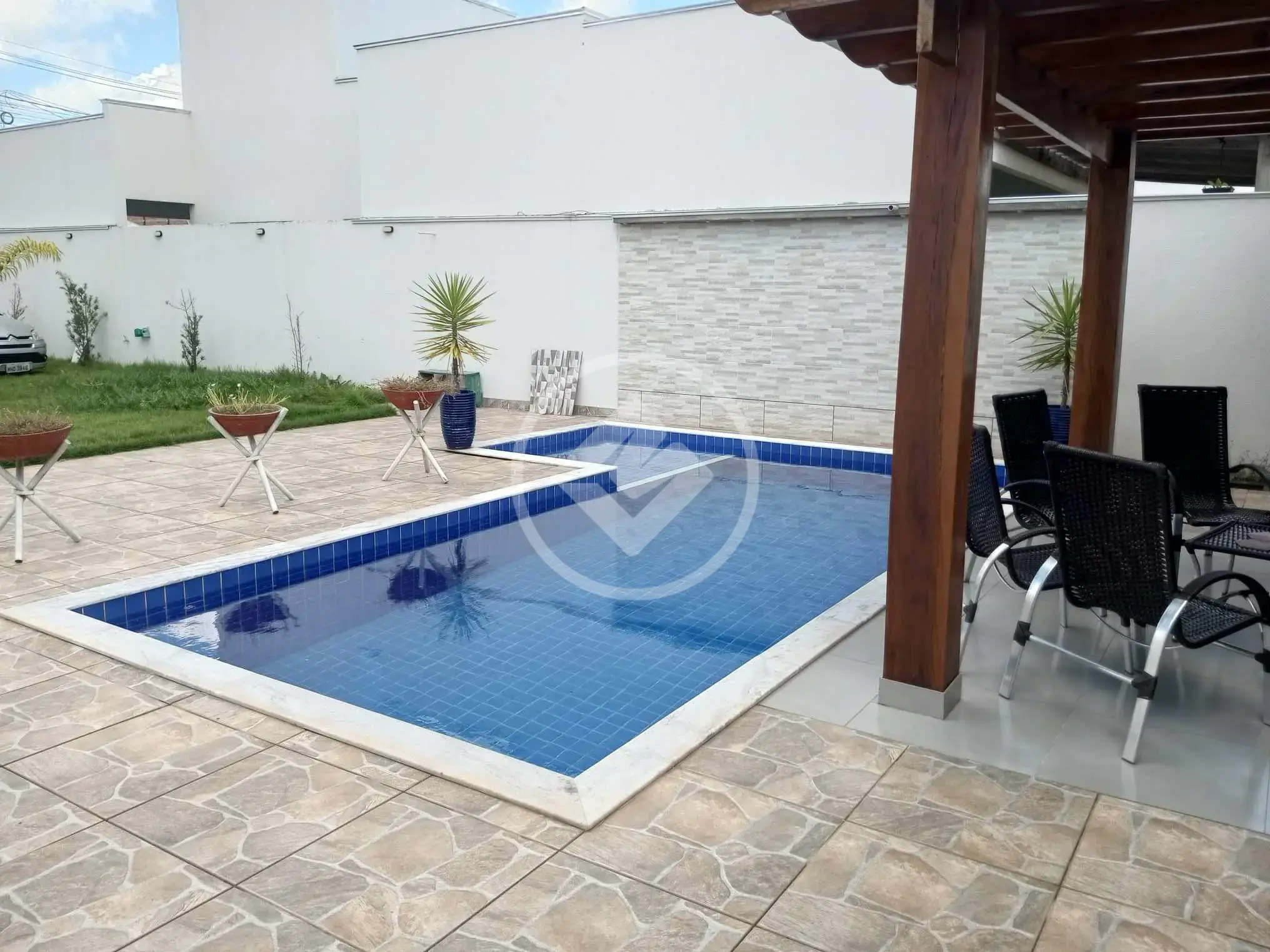 CASA COM PISCINA NO JARDIM FLORENÇA