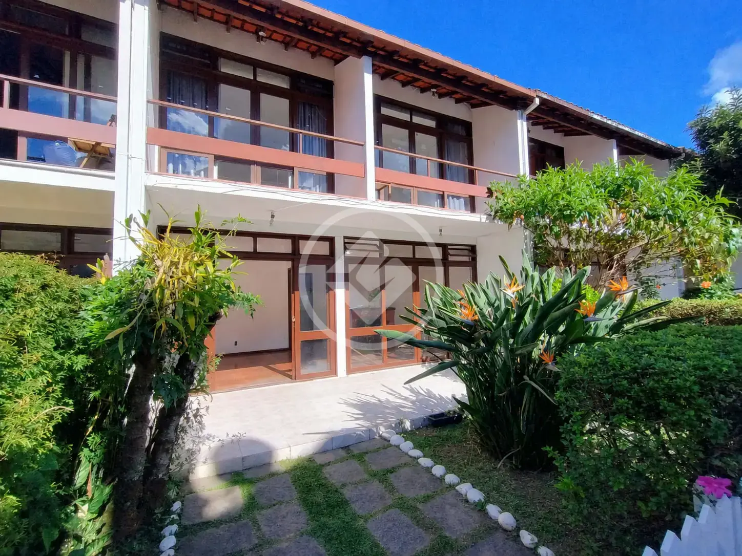 Casa à venda, com 4 quartos(2 suítes, sendo uma suíte no primeiro pavimento/térreo), no Condomínio Chamonix, bairro Taumaturgo, Teresópolis - RJ