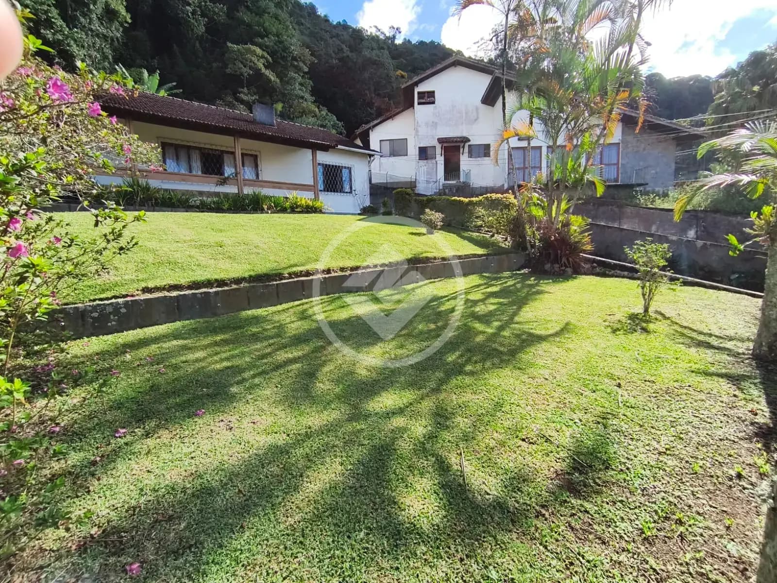 Casa com Grande Terreno no Taumaturgo | 3 Quartos | R$ 1,1 Milhão