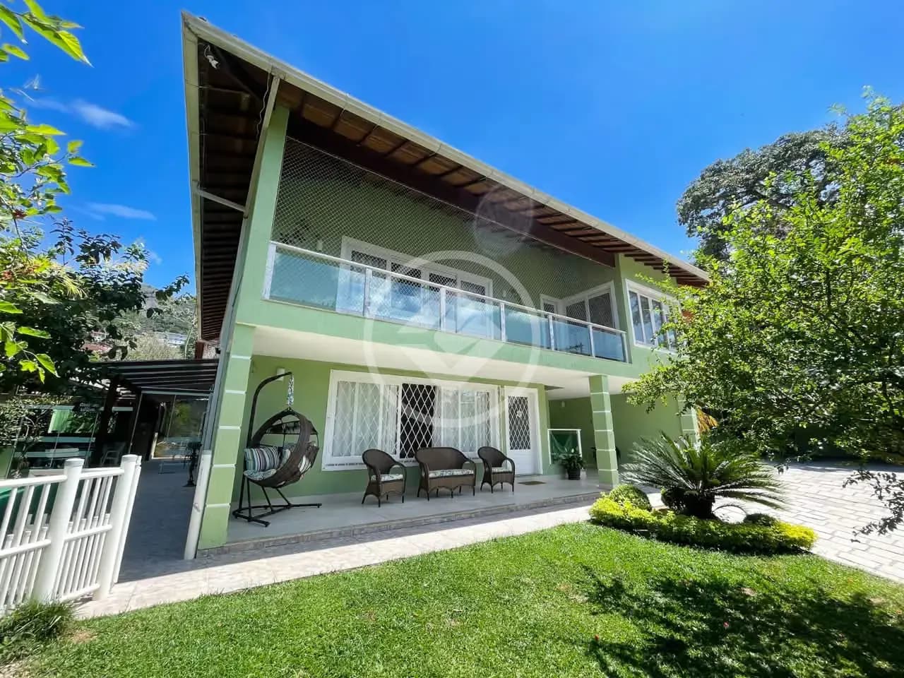 Casa linear com 4 quartos no Alto uma quadra da Feirinha. Teresópolis RJ
