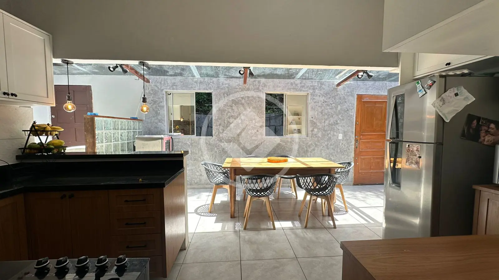 Casa com 4 quartos, sendo 1 suíte com closet a venda em Pessegueiros.