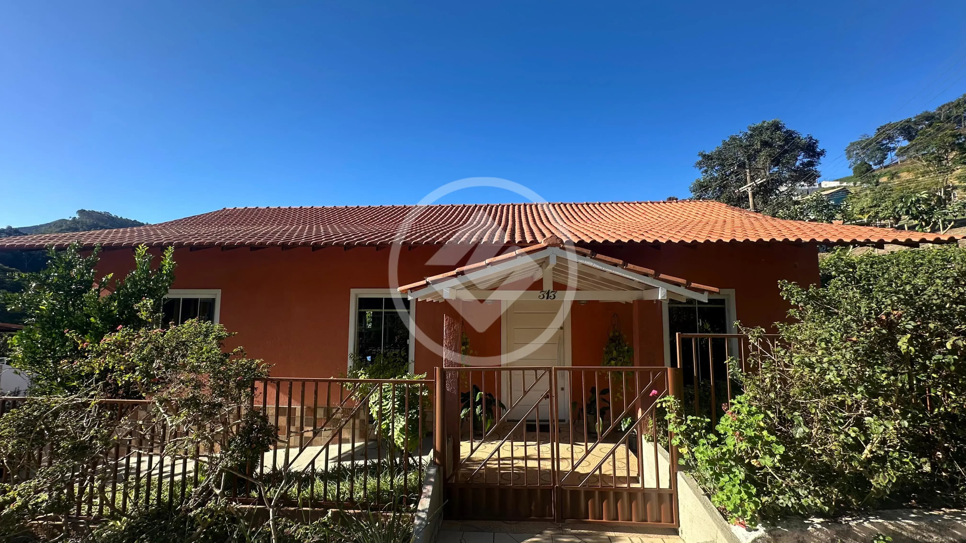 Casa Aconchegante com 3 Quartos em condomínio à venda em Teresópolis-RJ