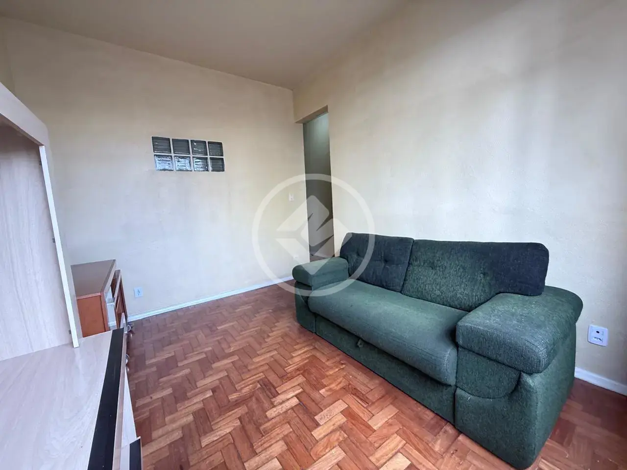 Apartamento de 1 quarto, com dependências, 40m2, R$235.000, próximo à Unifeso, Teresópolis-RJ.