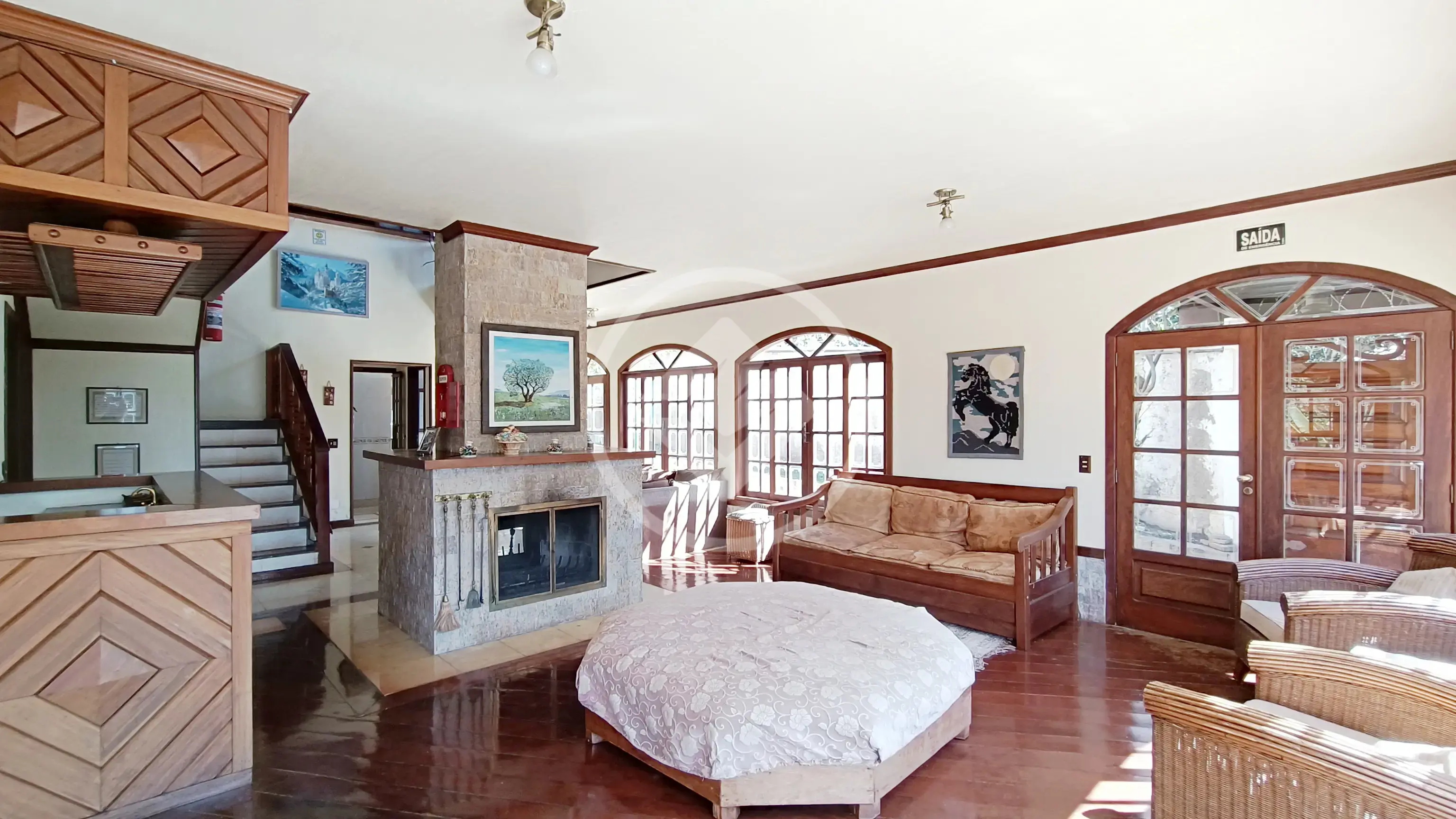 Mansão deslumbrante à venda por R$ 1.990.000,00 ou para locação por R$ 9.900,00 , cercada por natureza de 690 m2 com 7 suítes e chalé anexo na Granja Guarani, Teresópolis / RJ ok