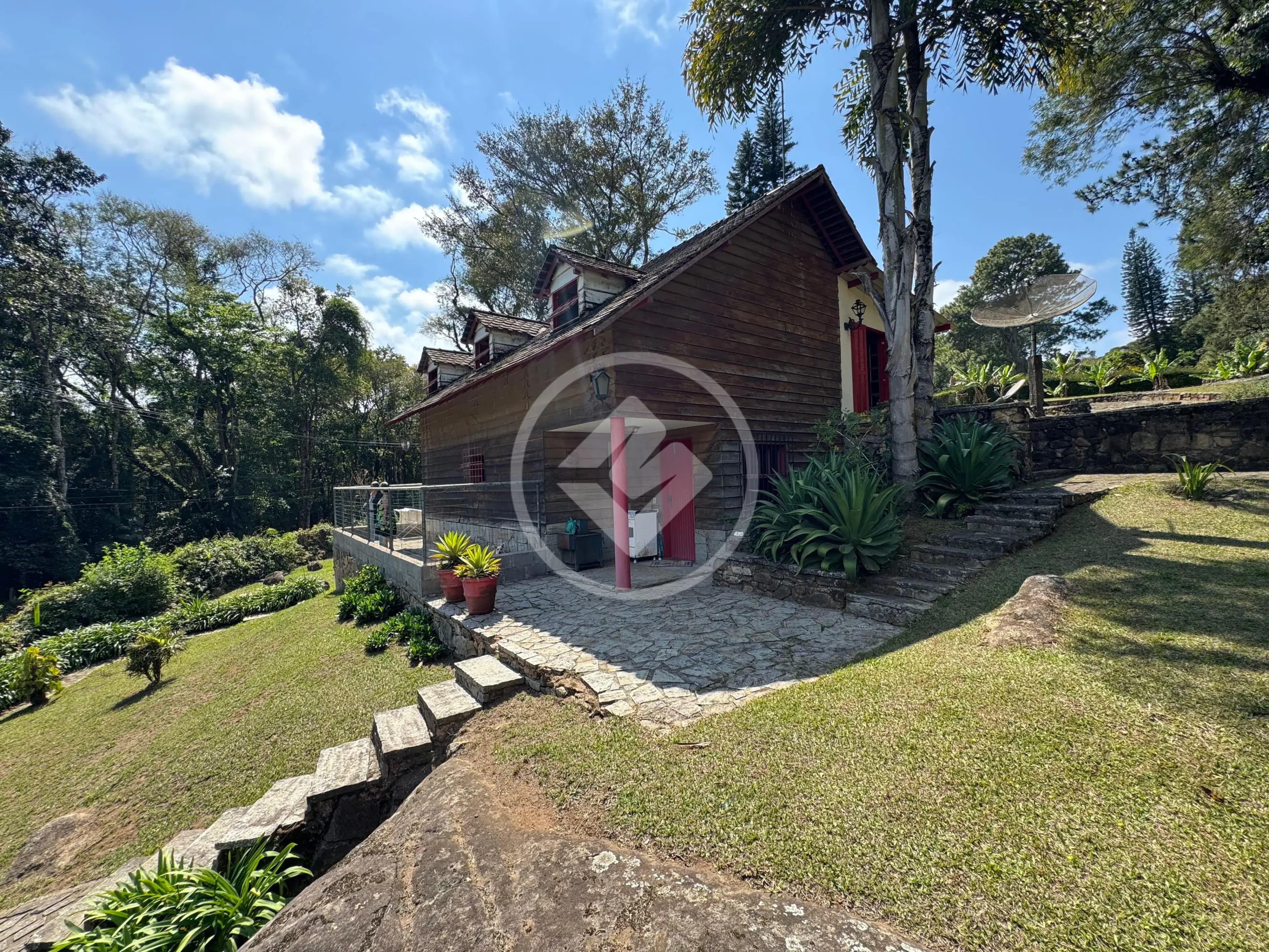 Sítio à venda com 9.100 m2. Bairro Iucas - Teresópolis/RJ