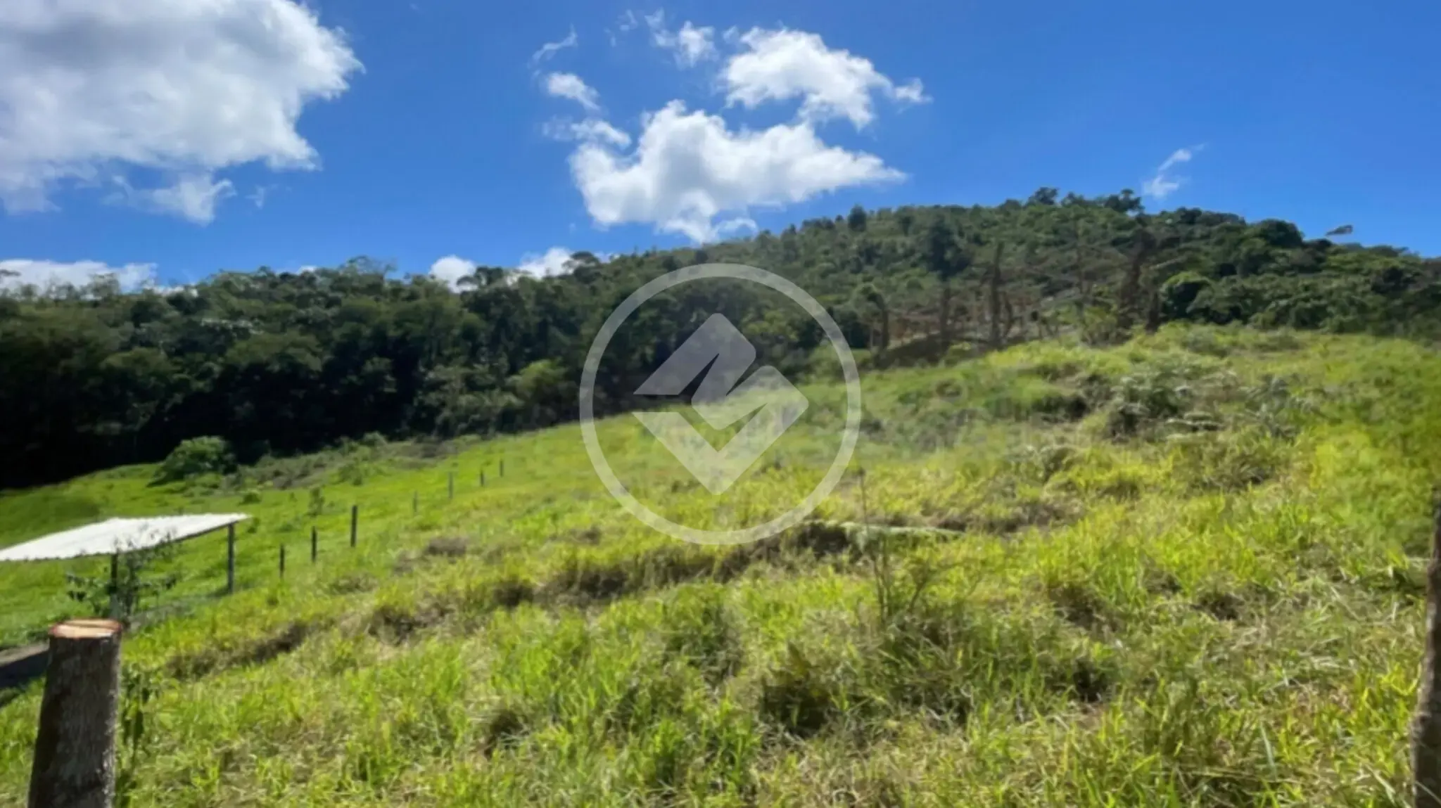 Terreno de 1400 m2 à venda no Condomínio Greenland. Fazenda Alpina. Teresópolis-RJ